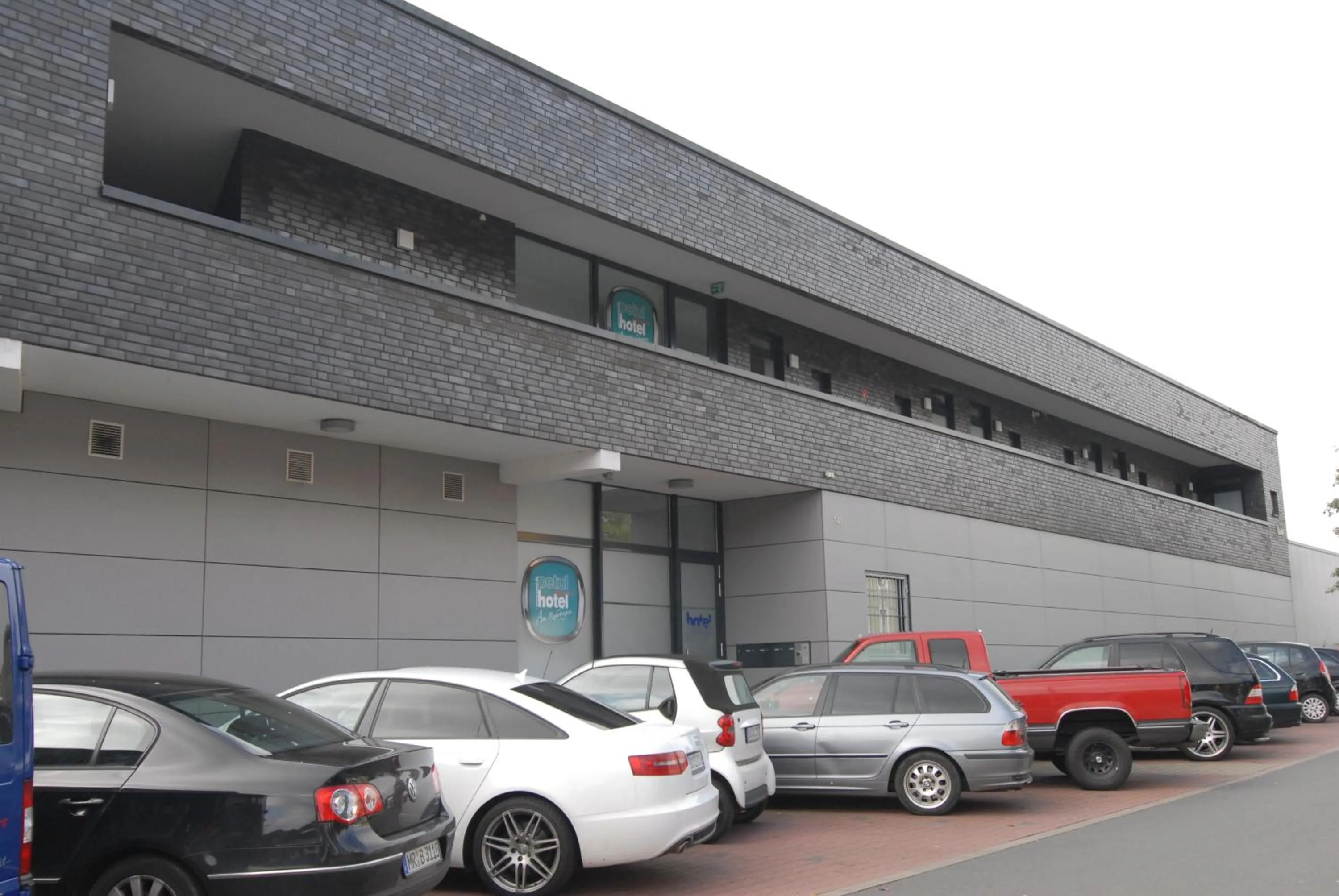 Facade/entrance in Petul Apart Hotel Am Ruhrbogen