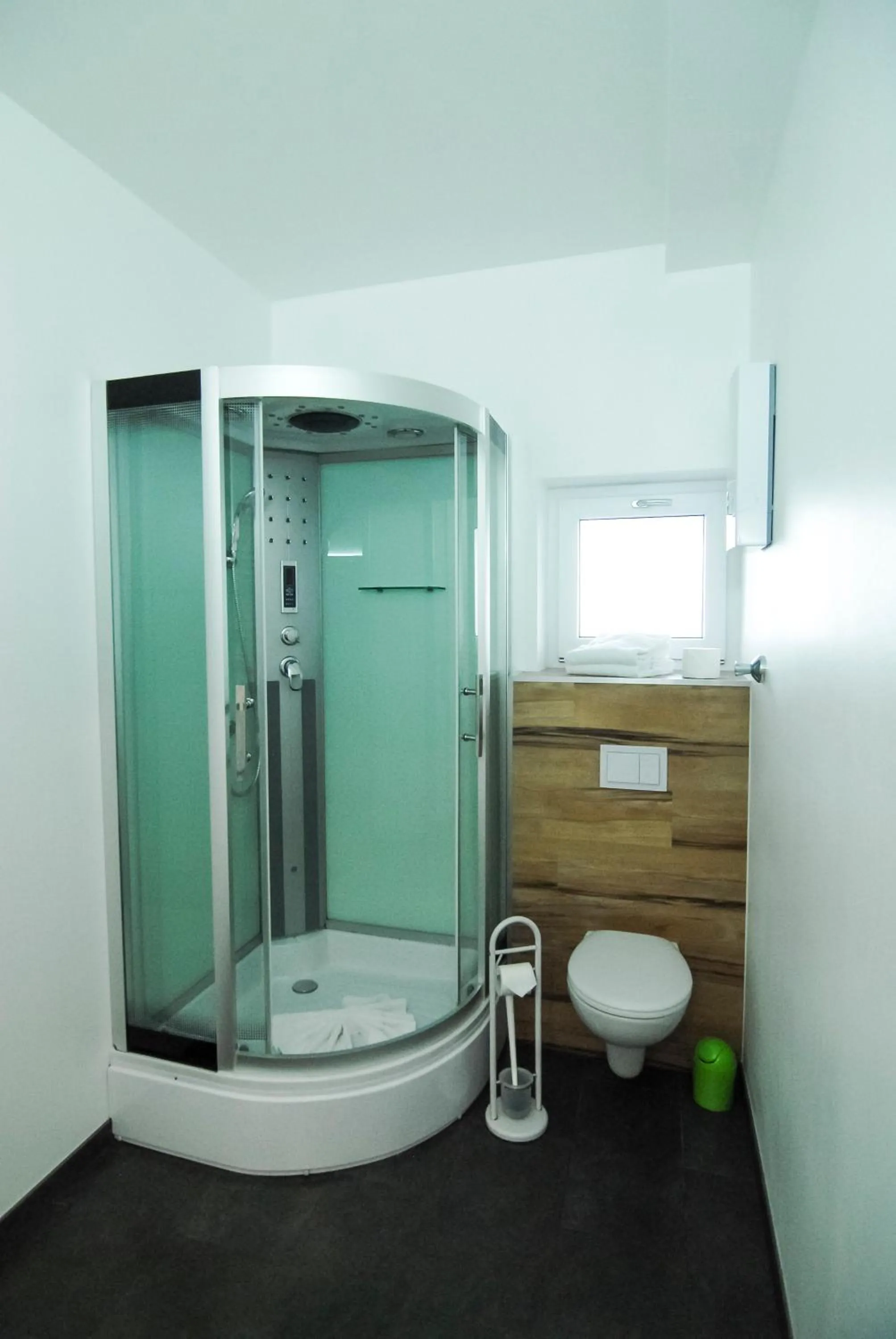 Shower in Petul Apart Hotel Am Ruhrbogen