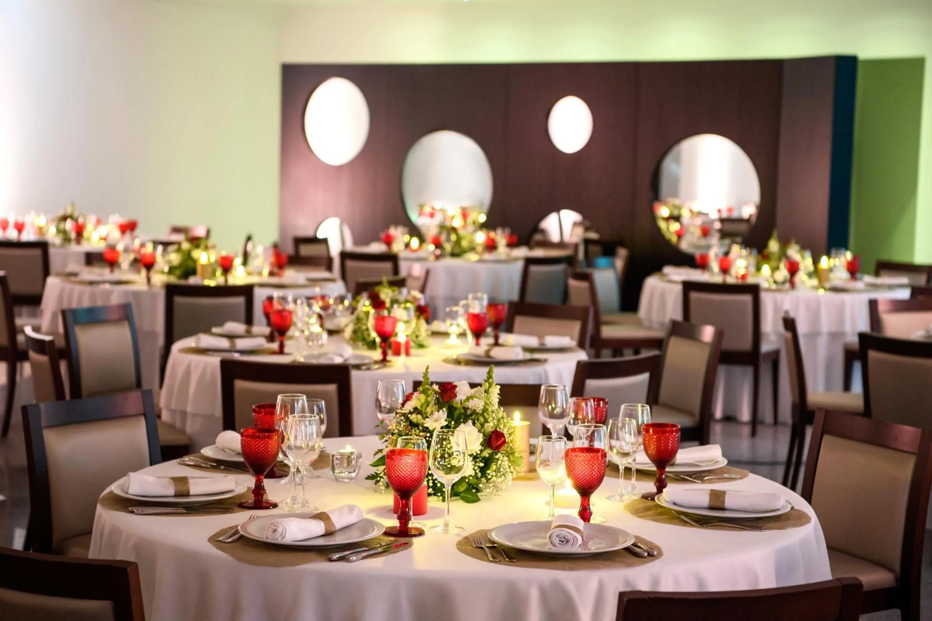 Restaurant/places to eat in Lux Fatima Park - Hotel, Suites & Residence