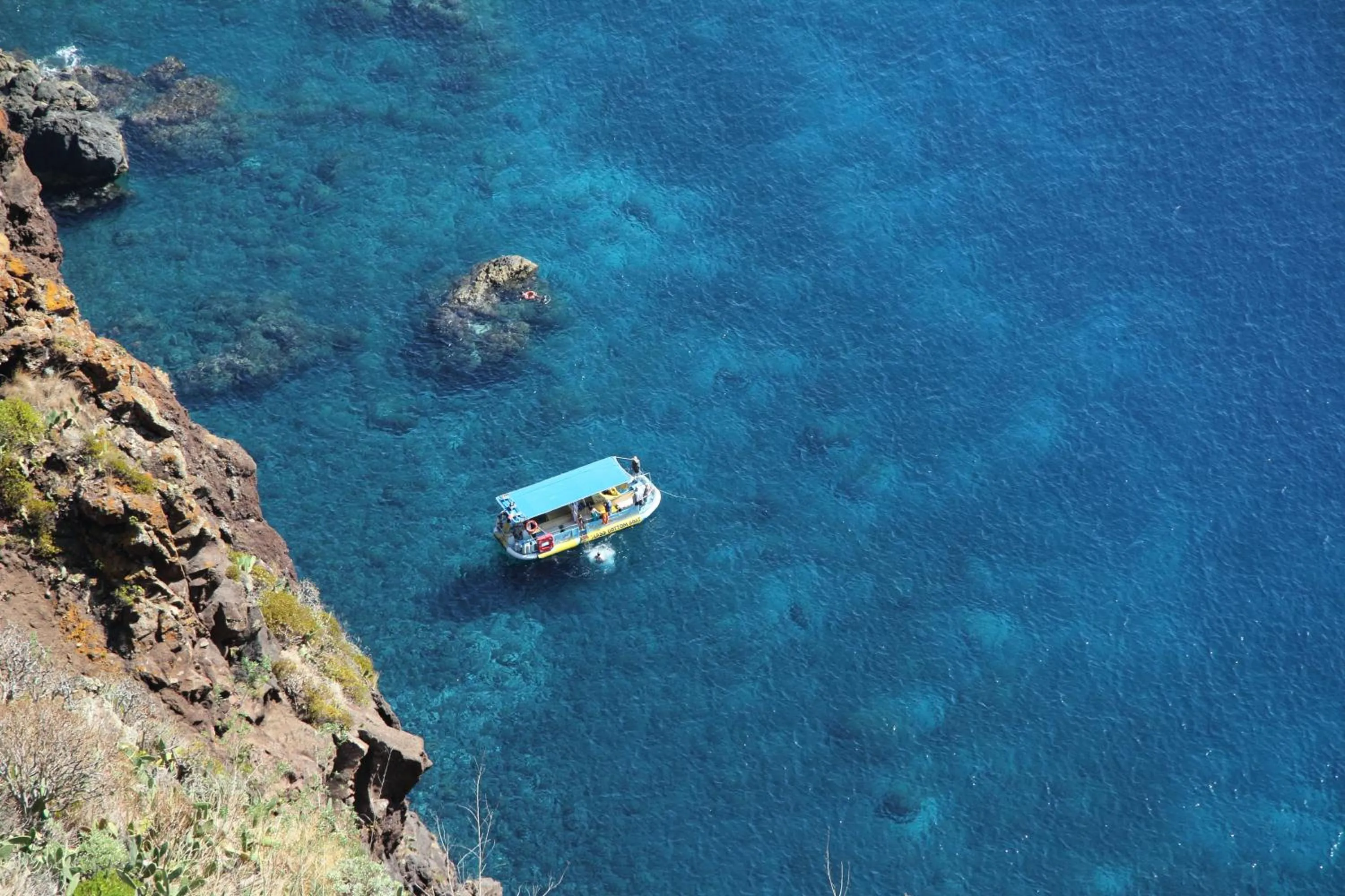 Area and facilities in Canico Bay Apartments