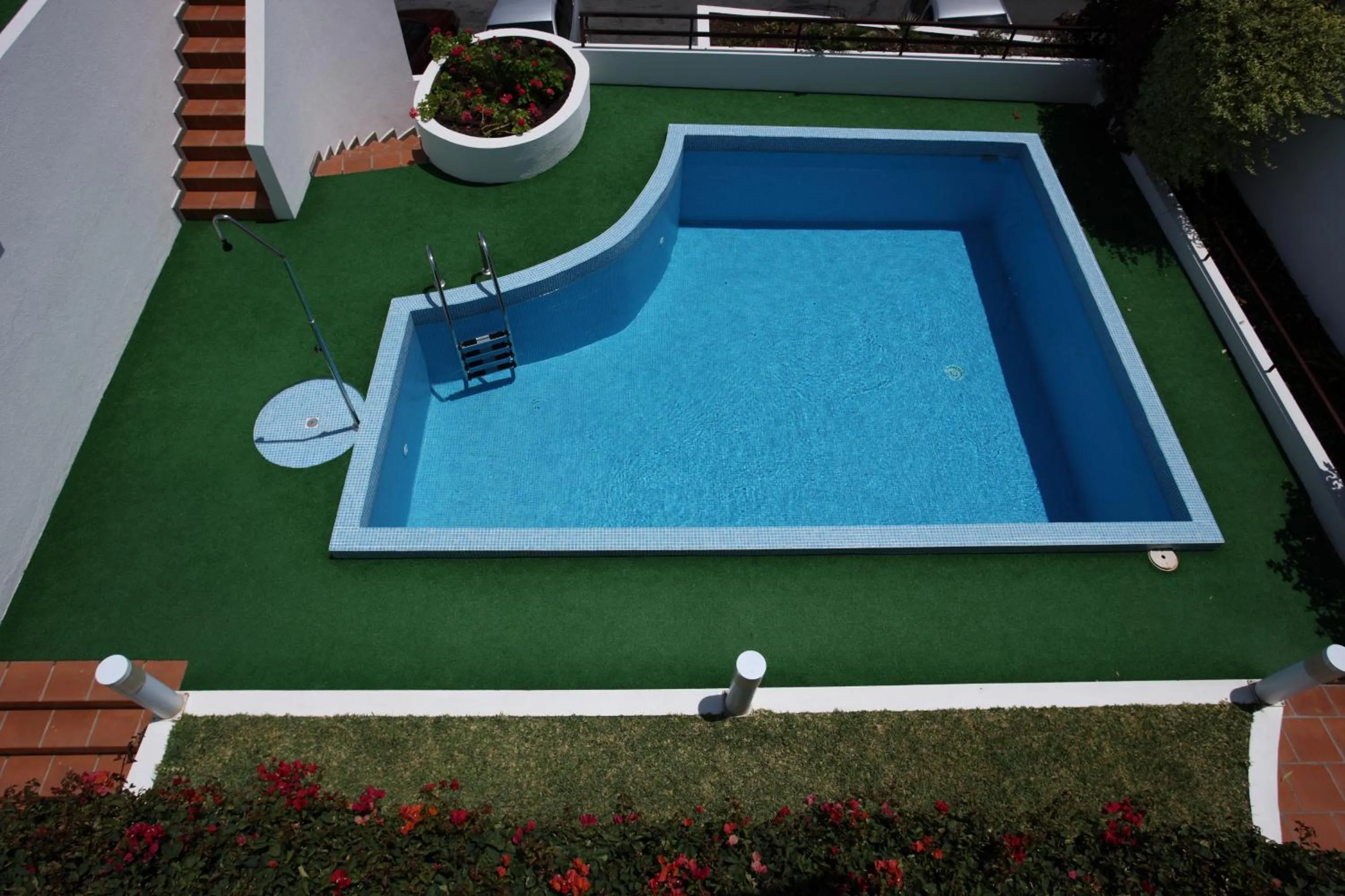 Swimming pool in Canico Bay Apartments