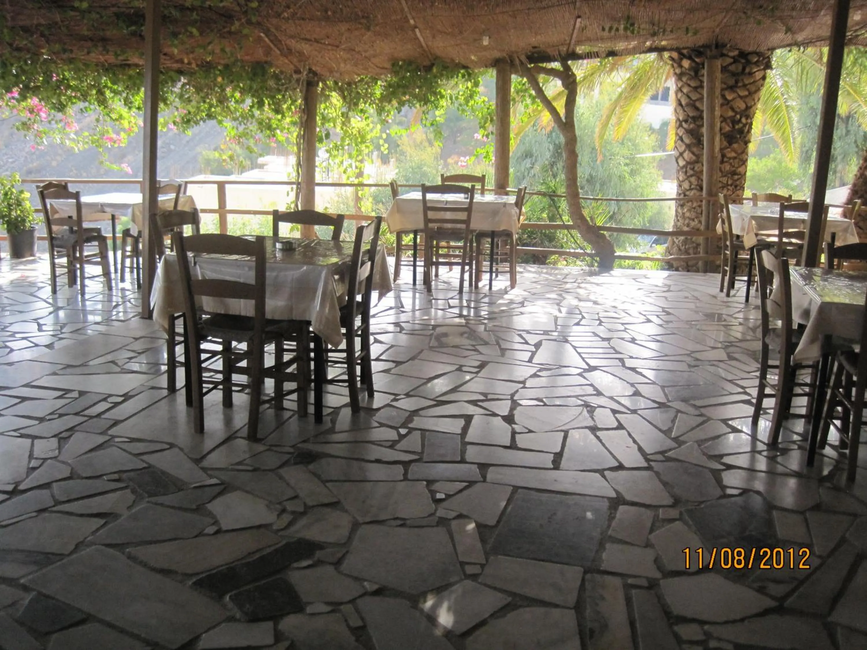 Restaurant/places to eat in Sfinias Apartments