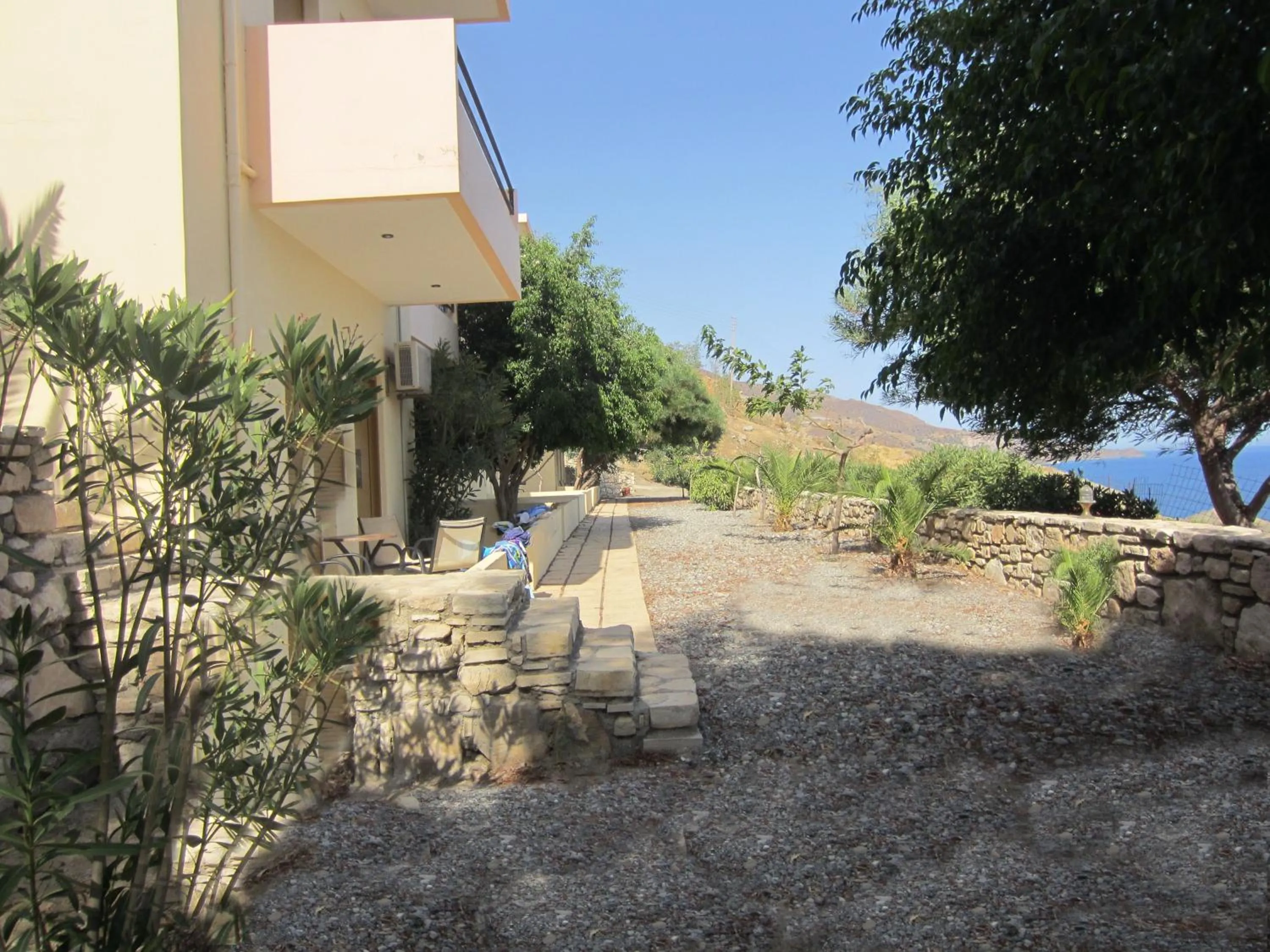 Garden in Sfinias Apartments