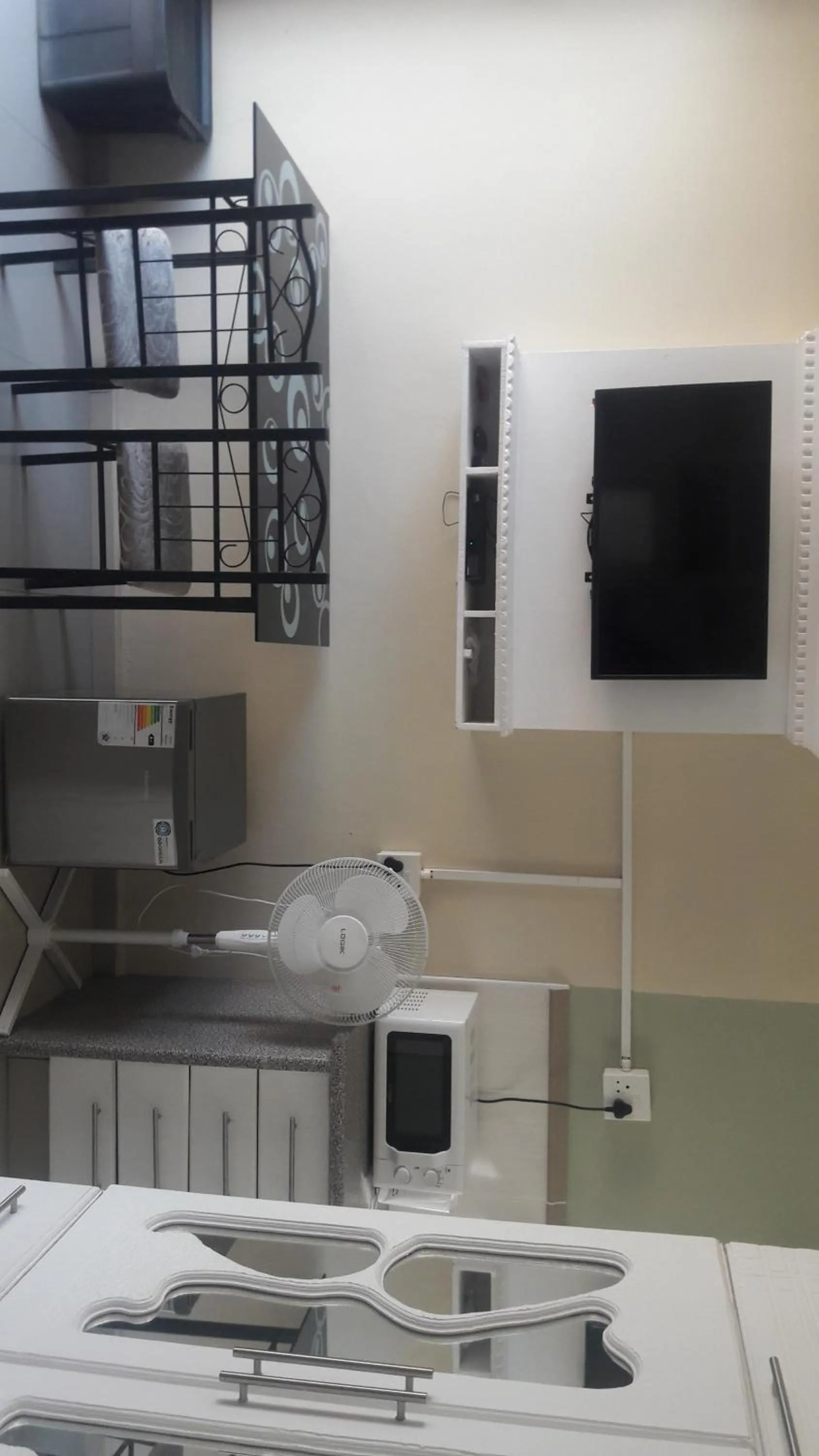 TV and multimedia in Emampingeni lodge