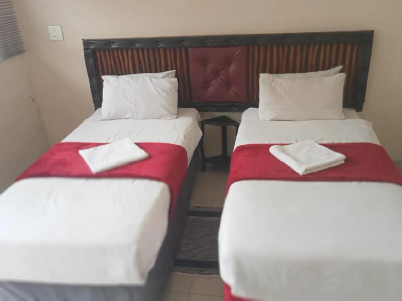 Bed in Emampingeni lodge