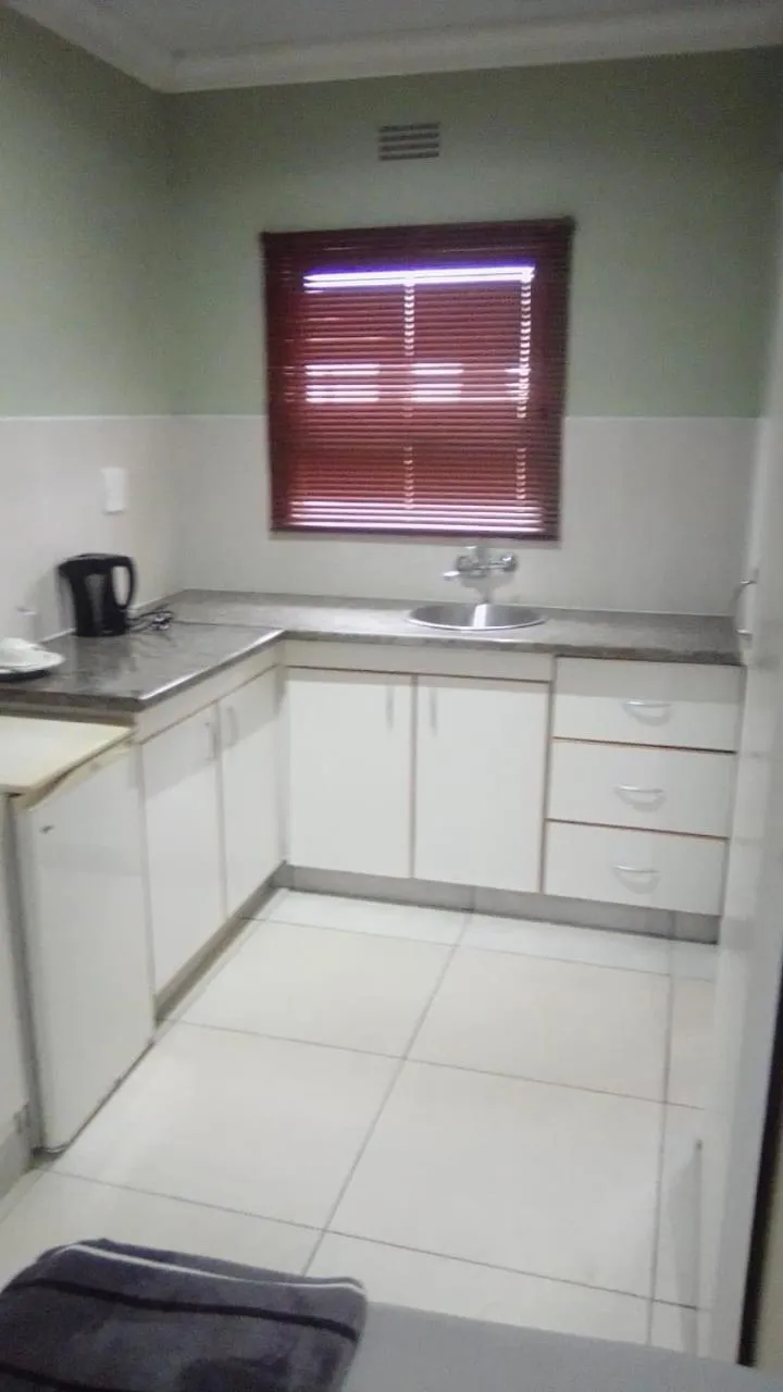 kitchen in Emampingeni lodge