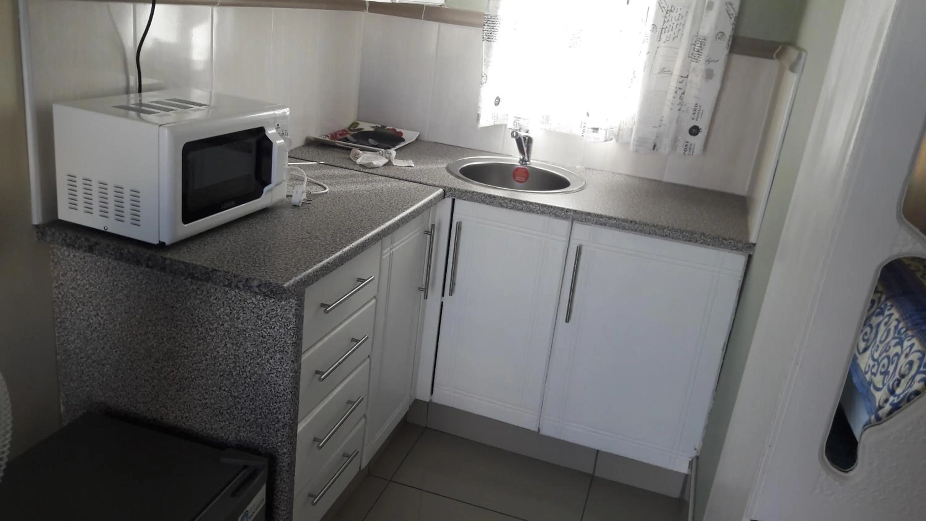 Kitchen or kitchenette in Emampingeni lodge