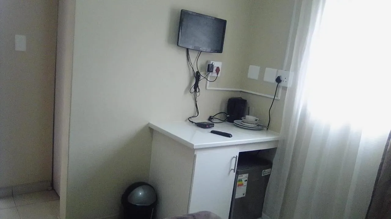 TV and multimedia in Emampingeni lodge