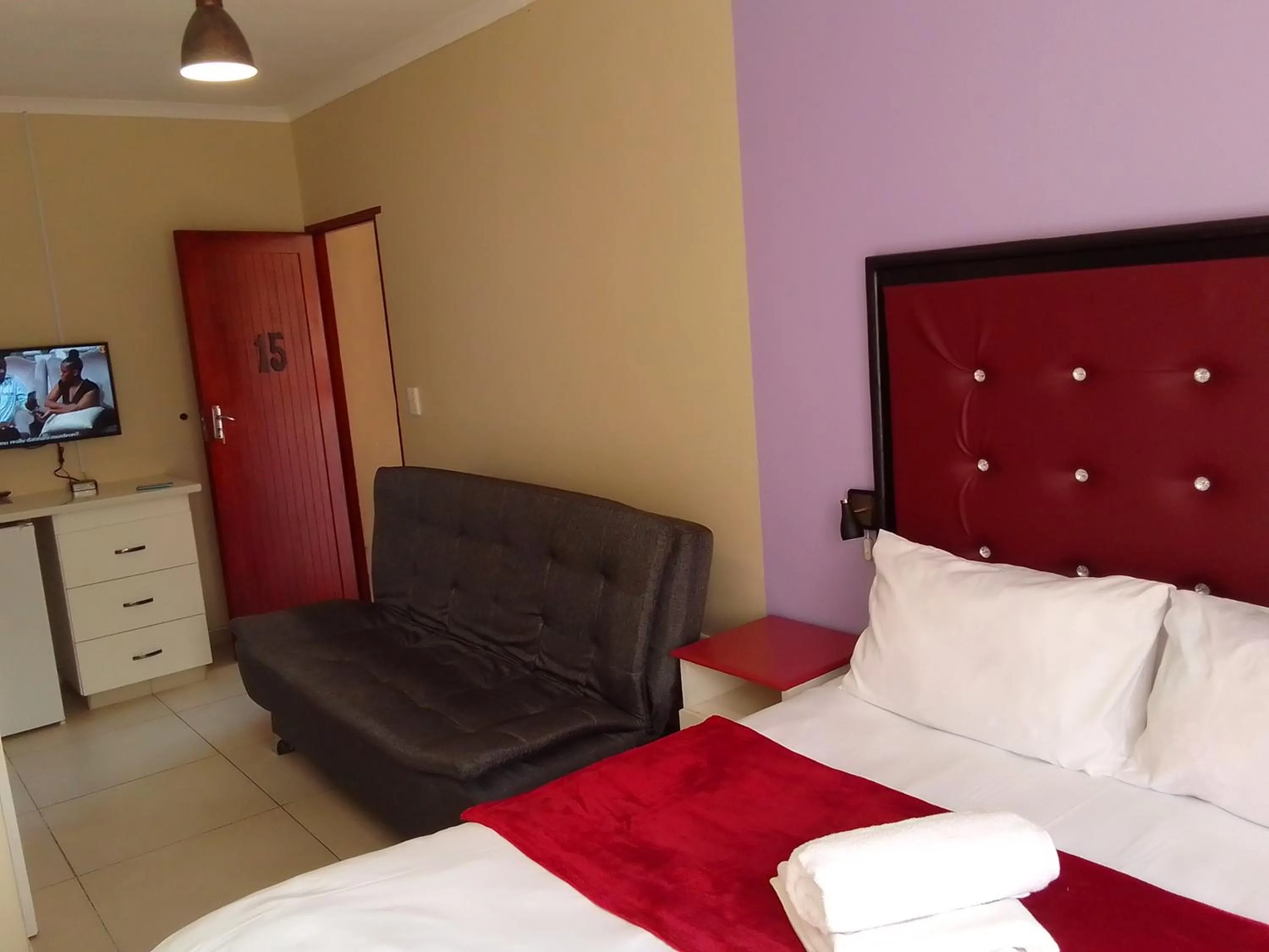 Bedroom, Bed in Emampingeni lodge