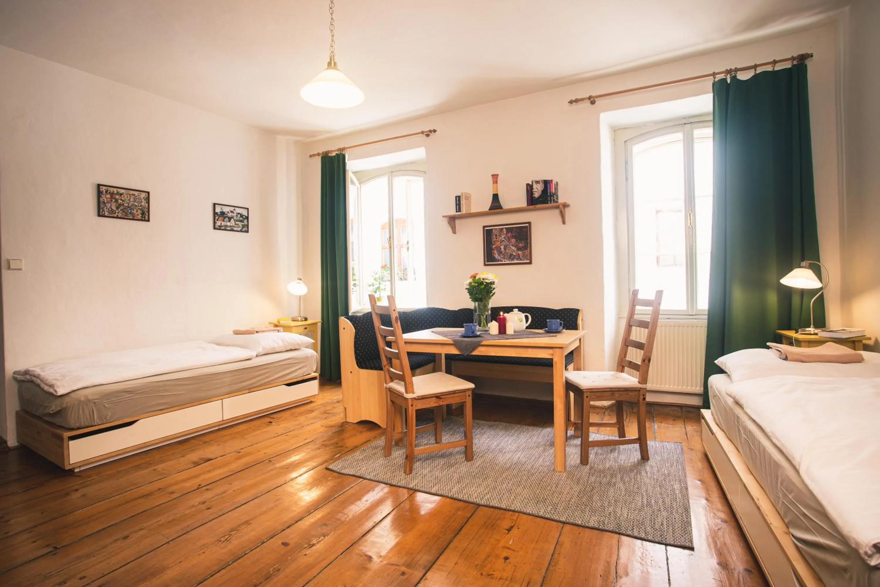 Photo of the whole room, Bed in Downtown Apartments