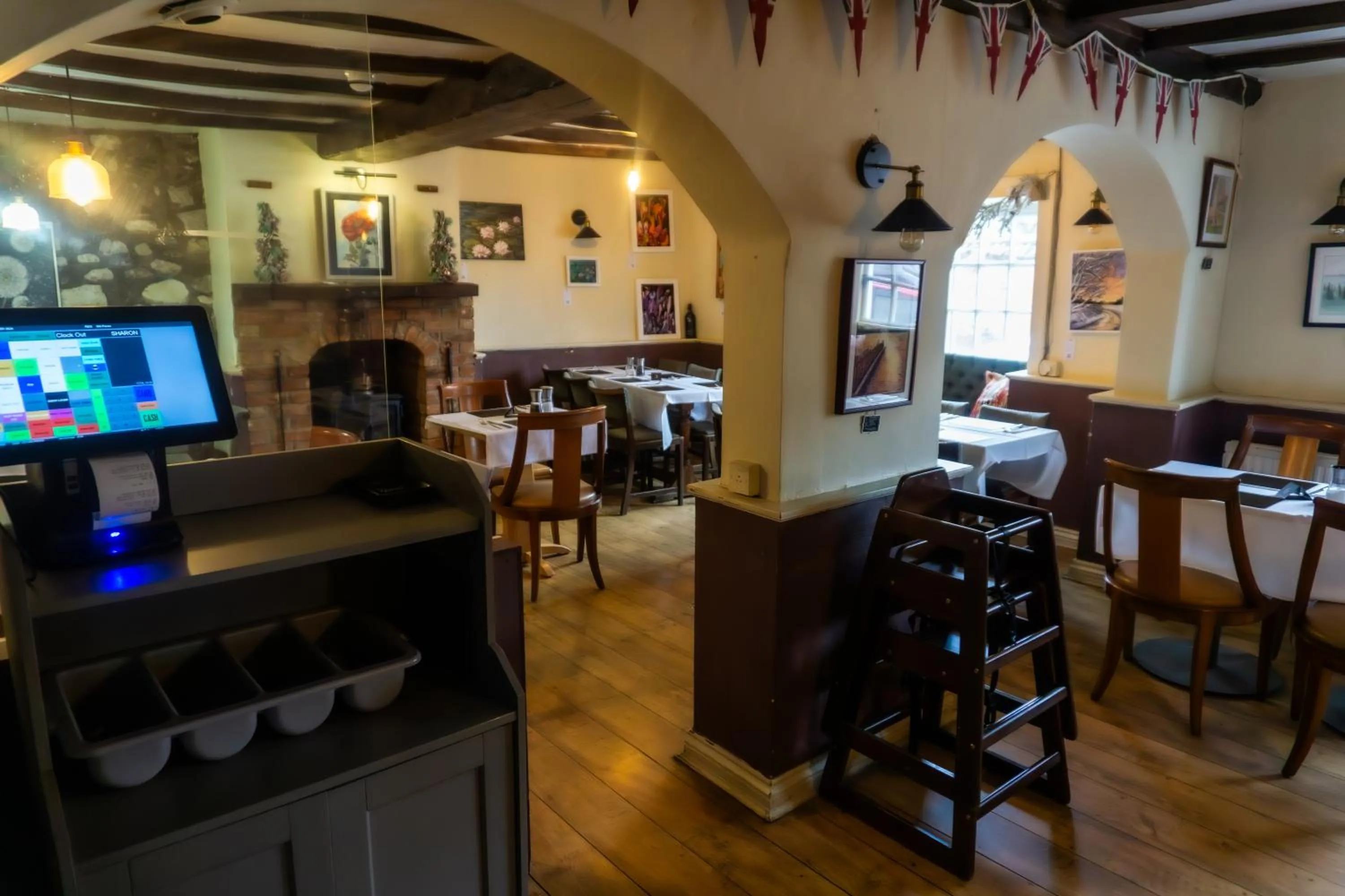 Restaurant/places to eat in The Crown Aldbourne