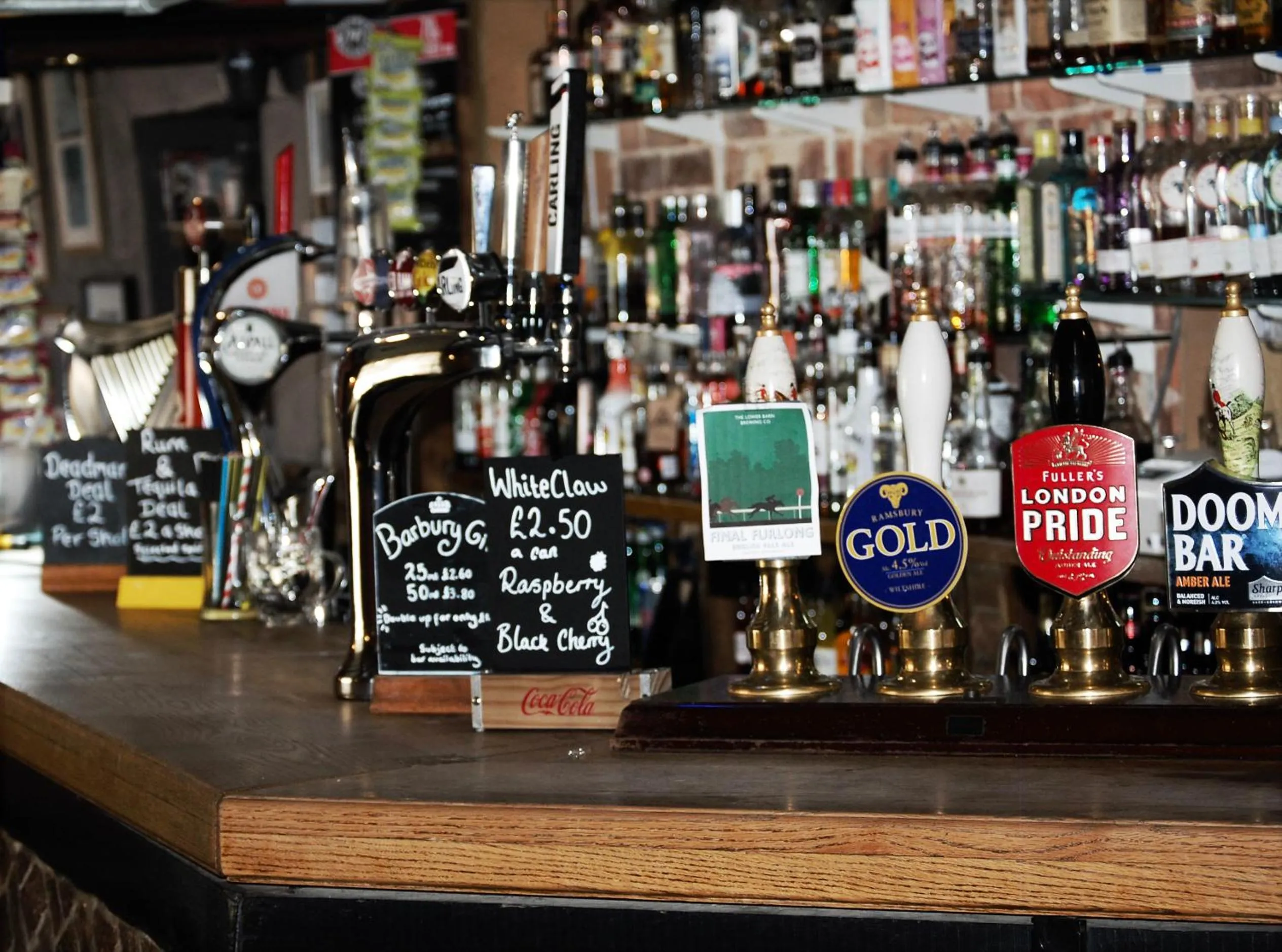 Lounge or bar in The Crown Aldbourne