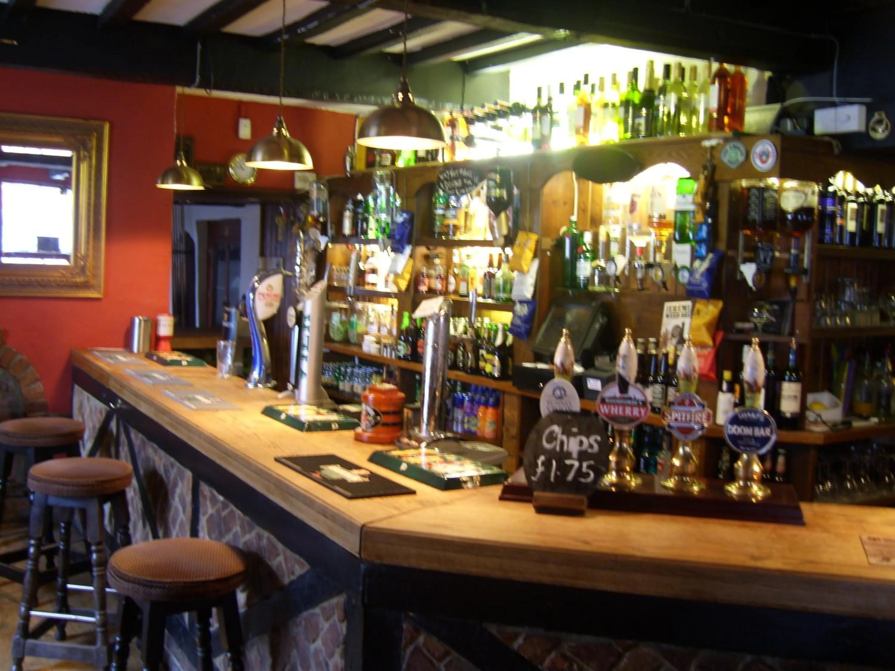 Lounge or bar in The Crown Aldbourne