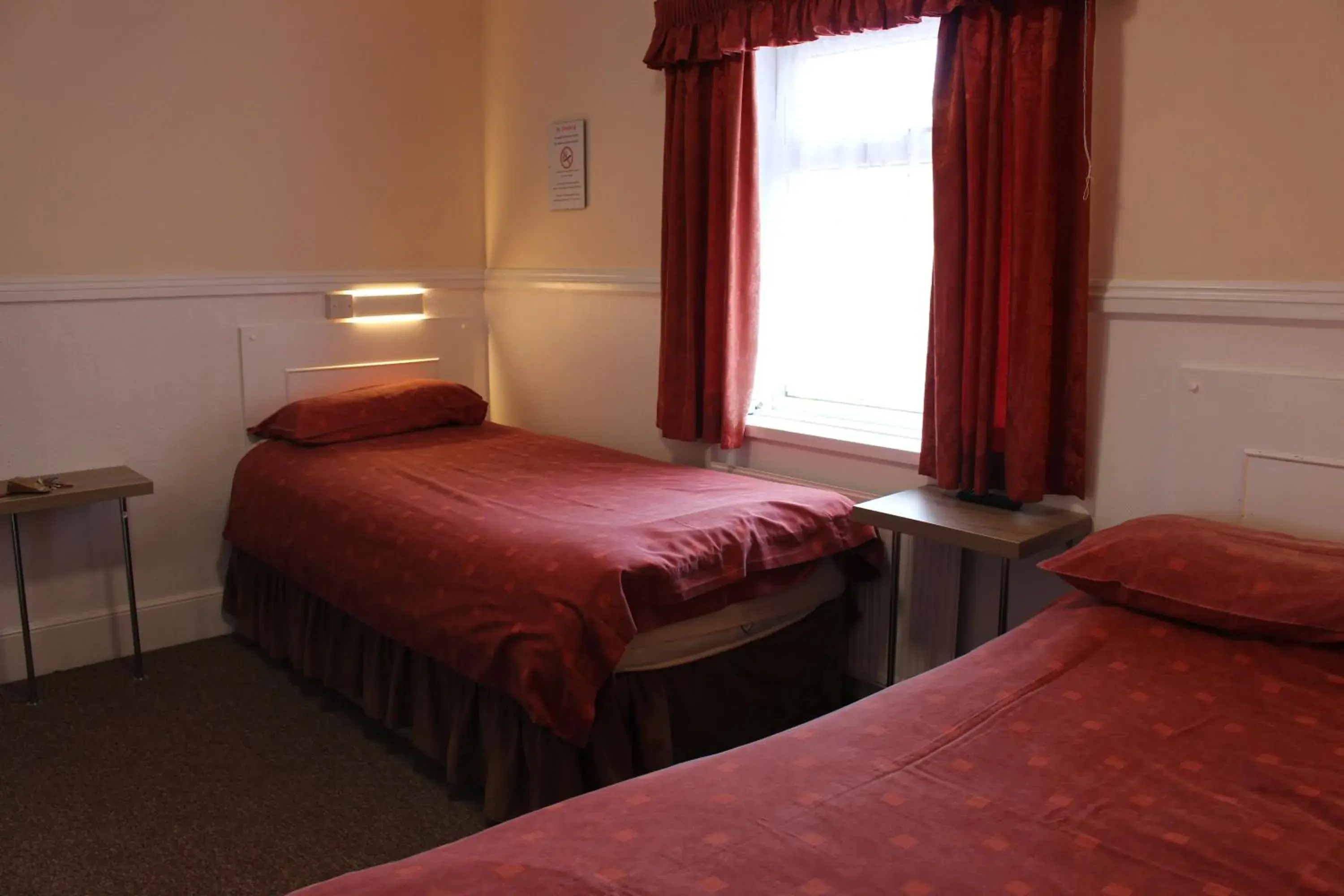 Family Room with Private Bathroom in The Rollason Hotel Family Room with Private Bathroom in The Rollason Hotel