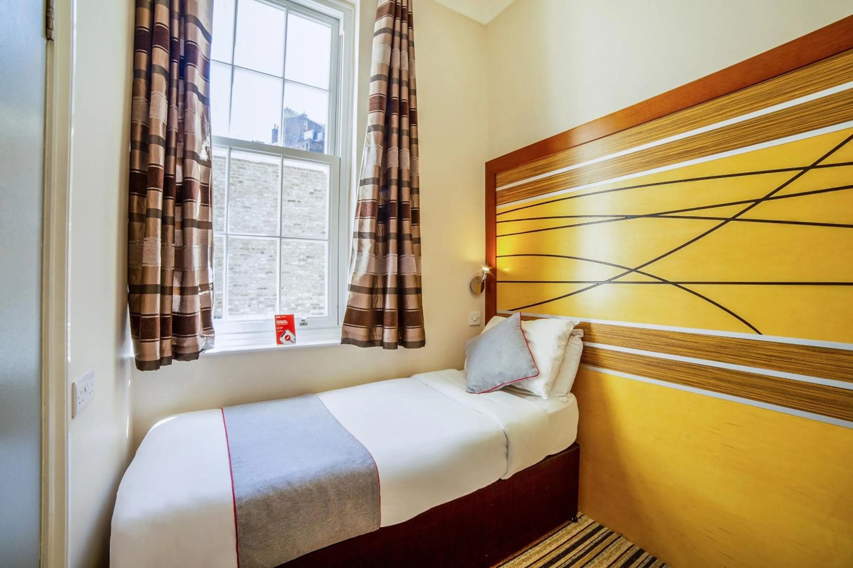 Bedroom, Bed in Vegas Hotel