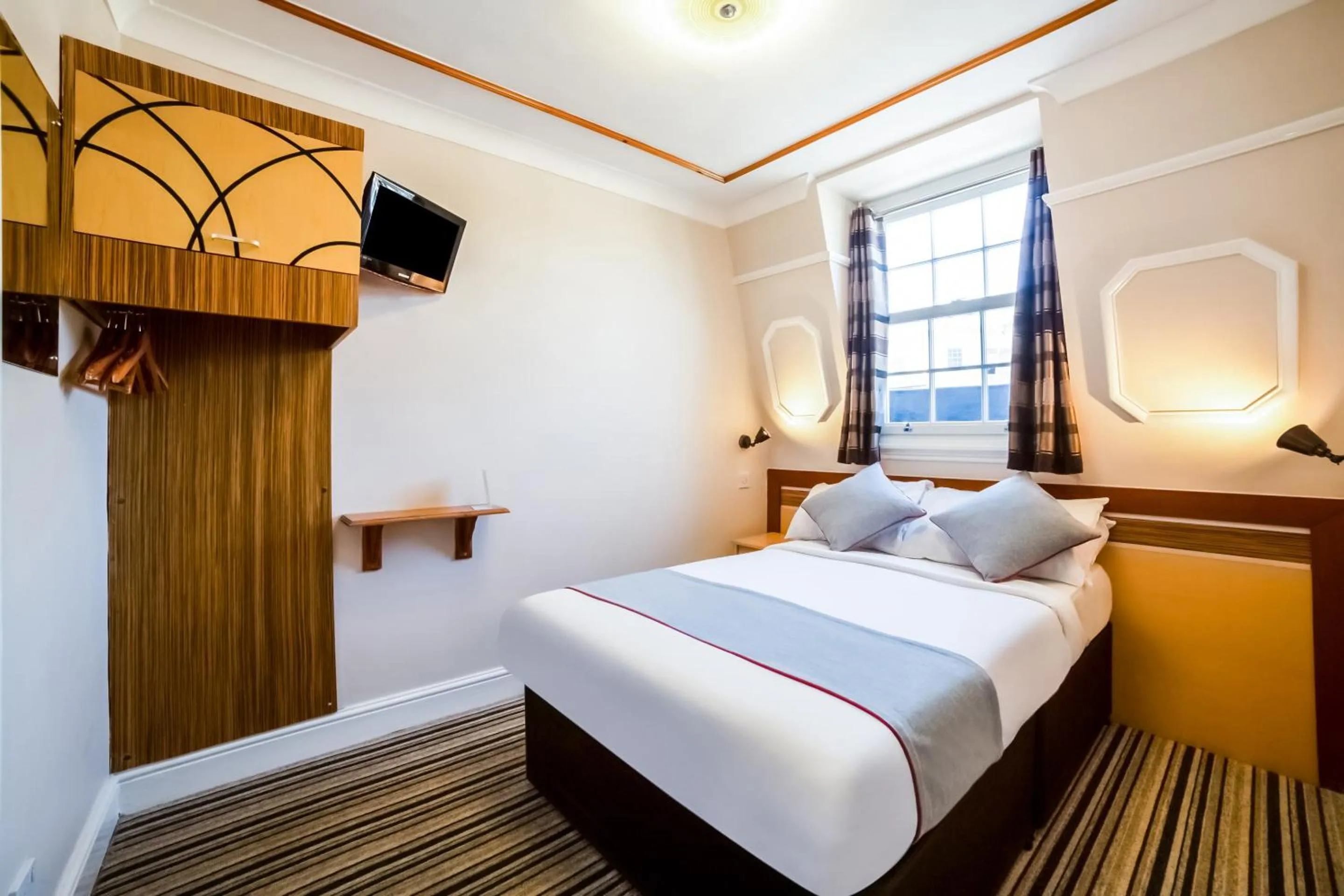 Bedroom, Bed in Vegas Hotel