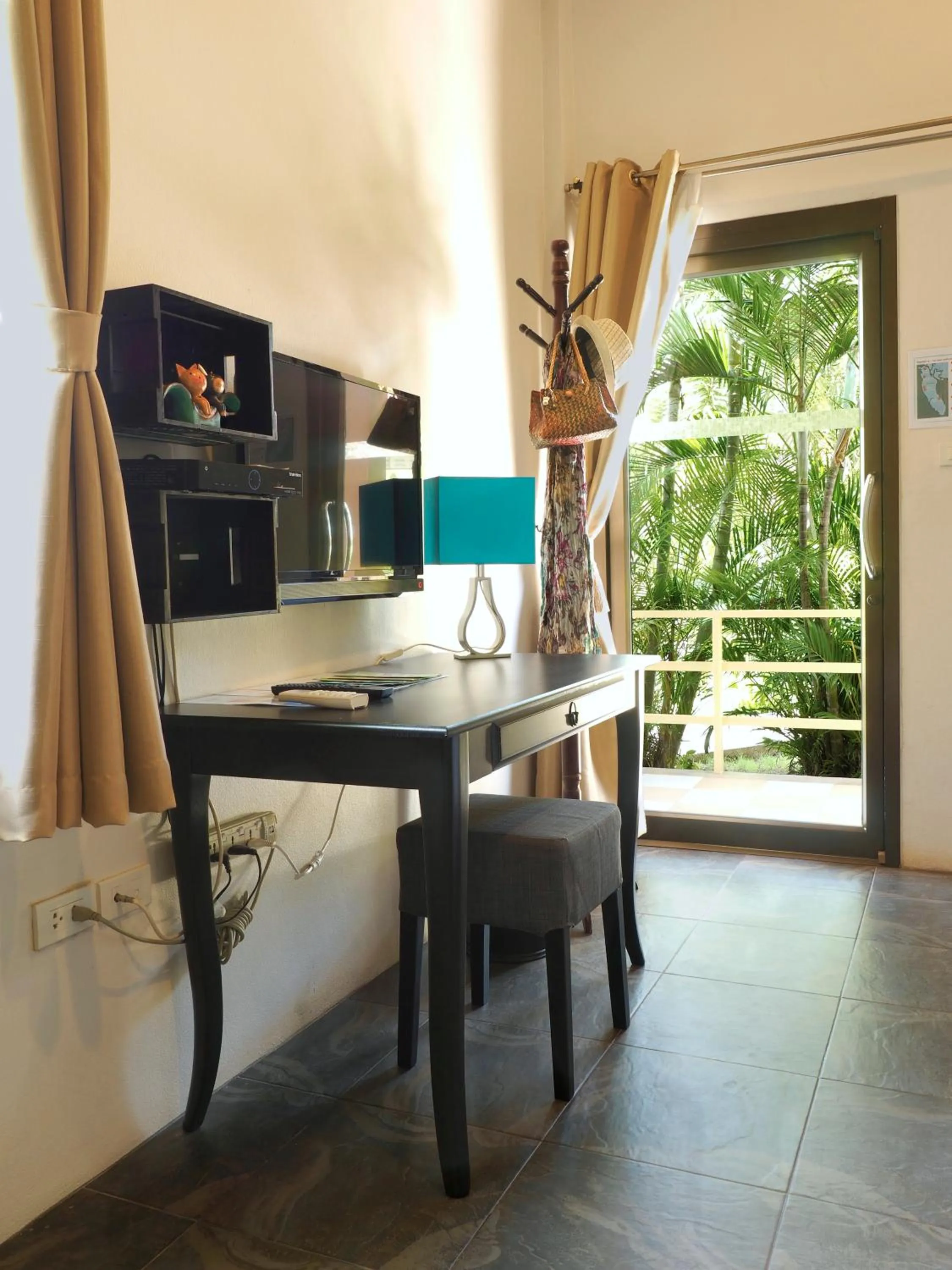 Seating area in Escape-Cabins