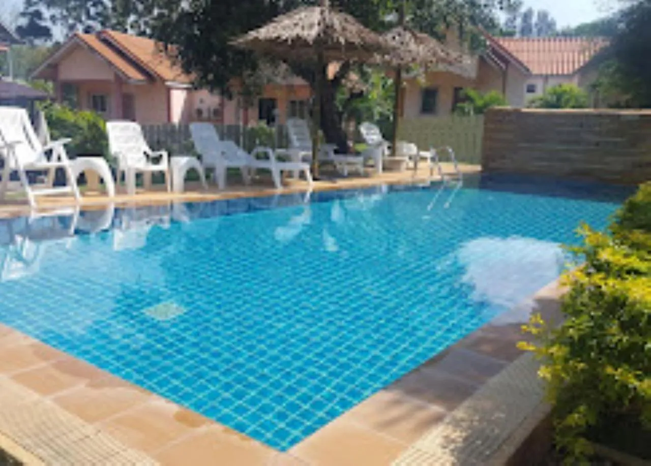 Swimming pool in Escape-Cabins