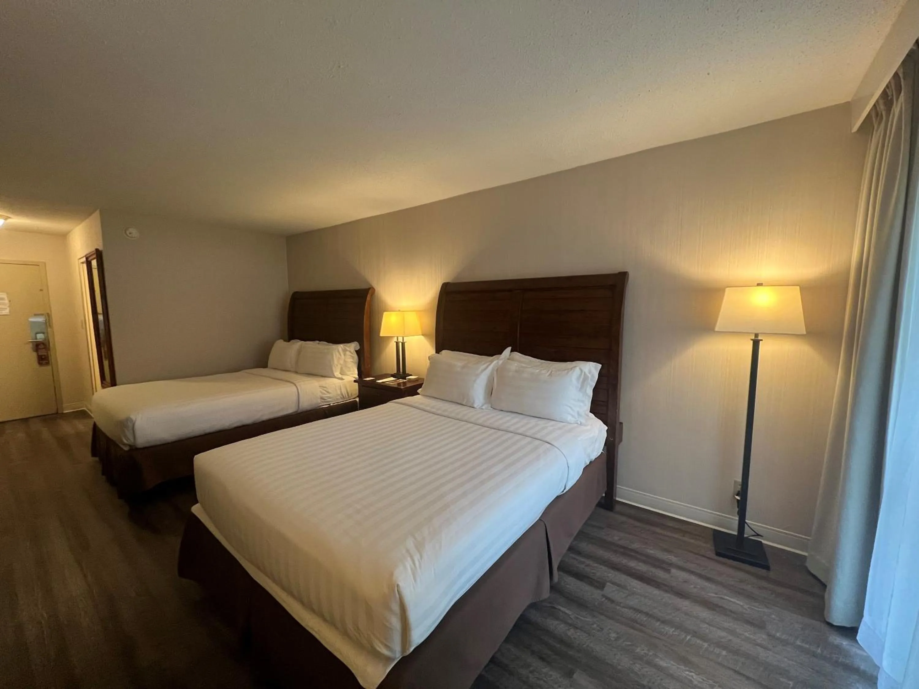 Photo of the whole room, Bed in Hidden Valley Resort, an Ascend Collection Resort