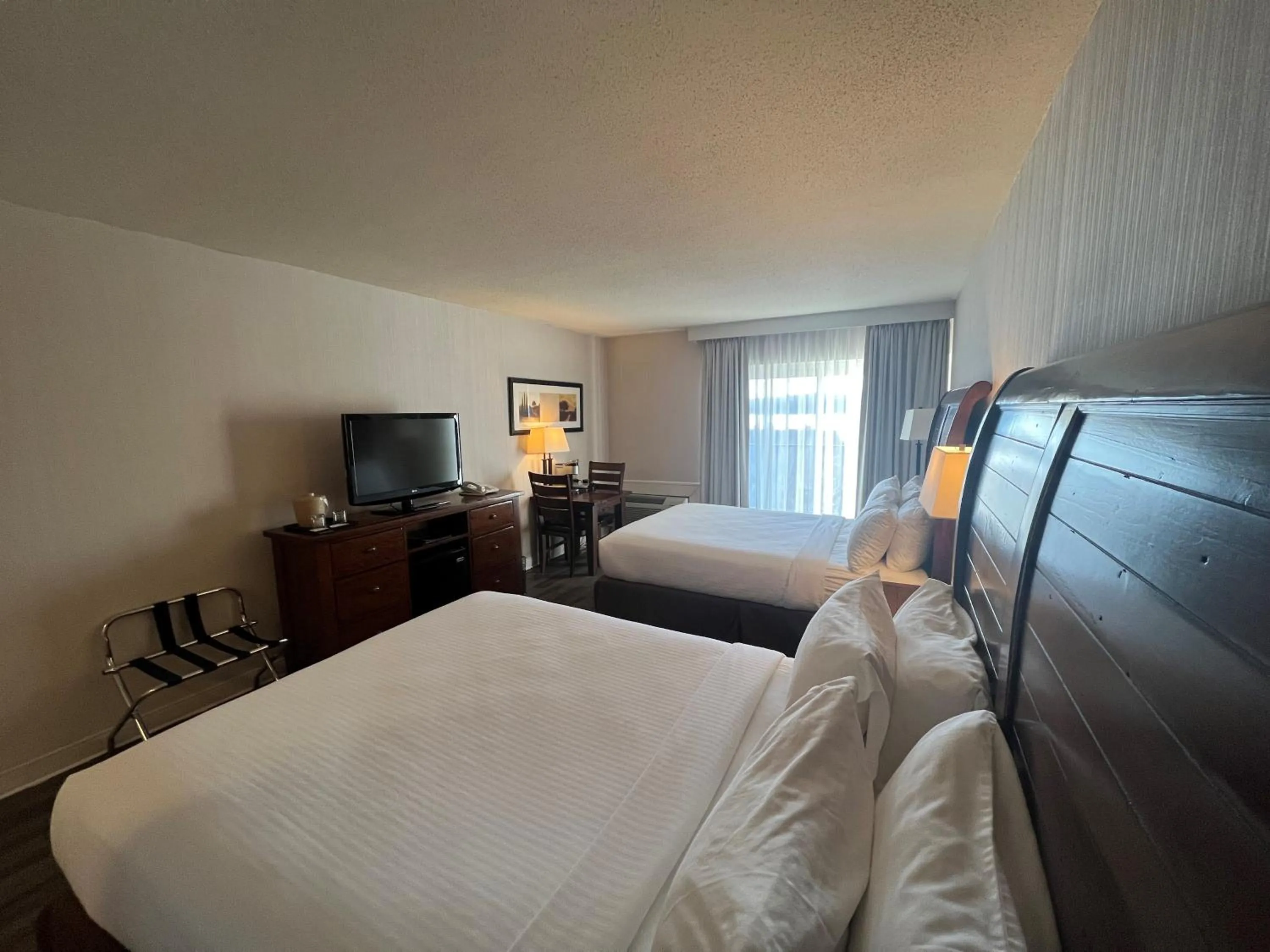 Photo of the whole room, Bed in Hidden Valley Resort, an Ascend Collection Resort