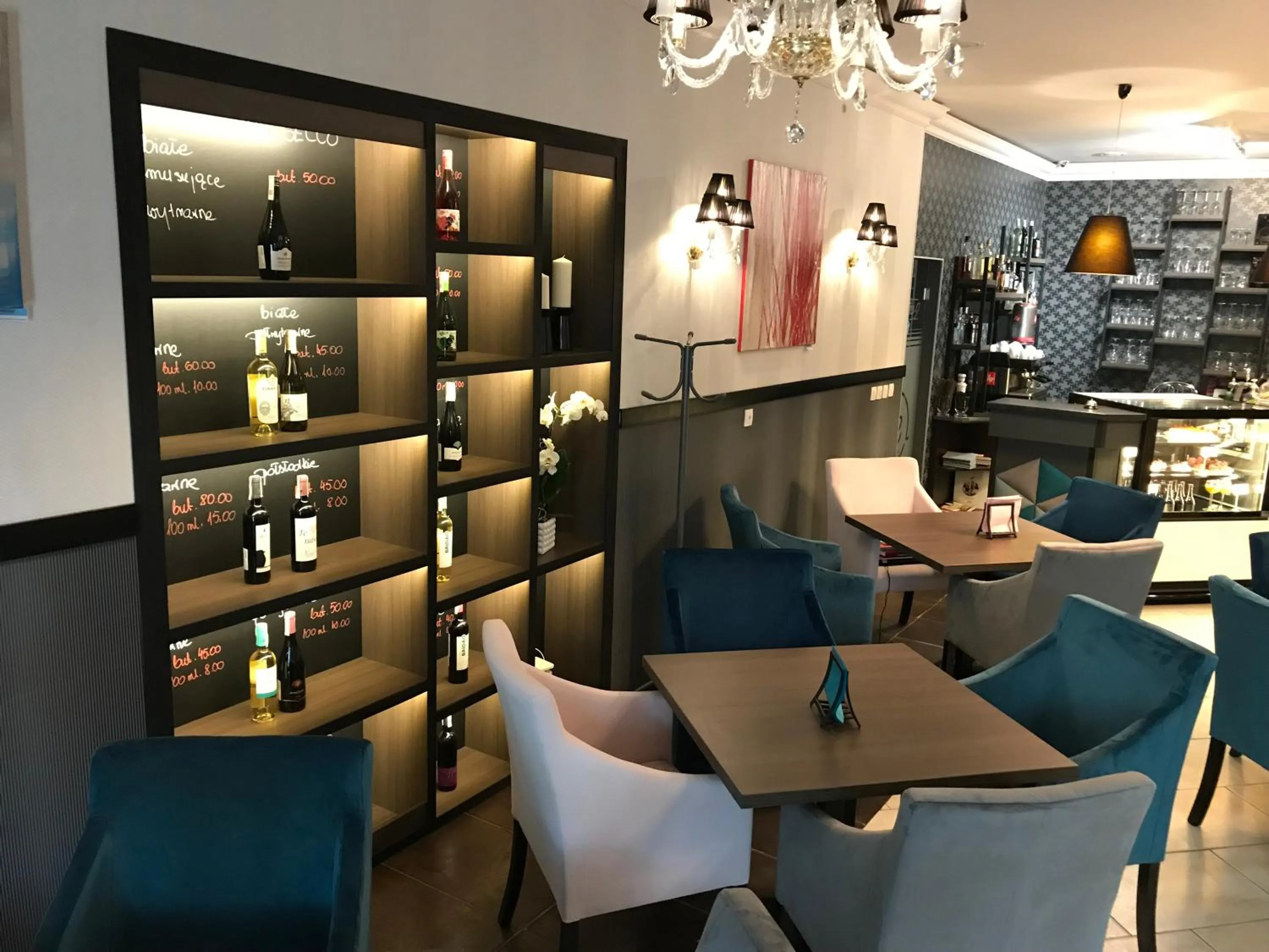 Restaurant/places to eat in Hotel Marta