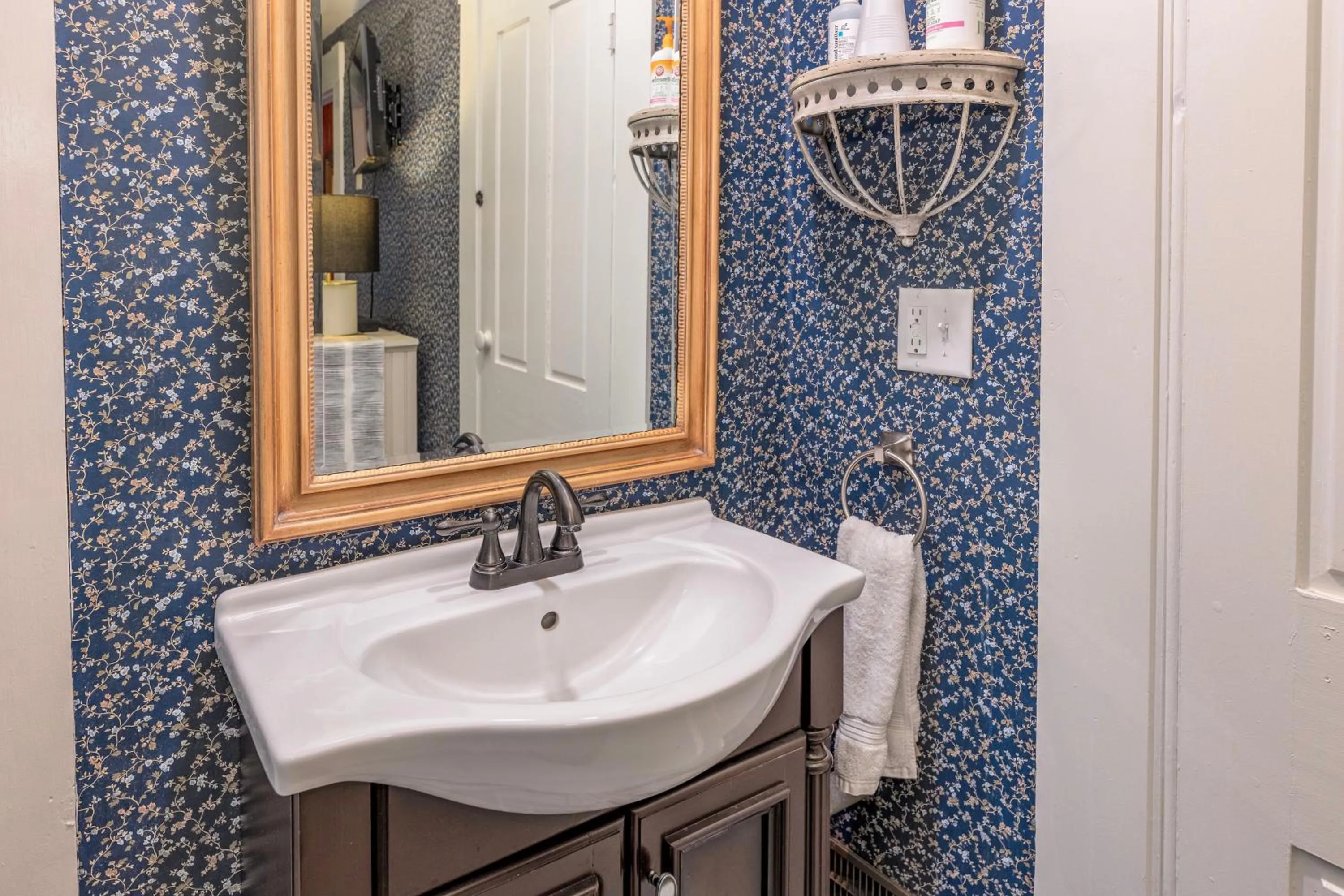 Holiday Guest House Bed & Breakfast