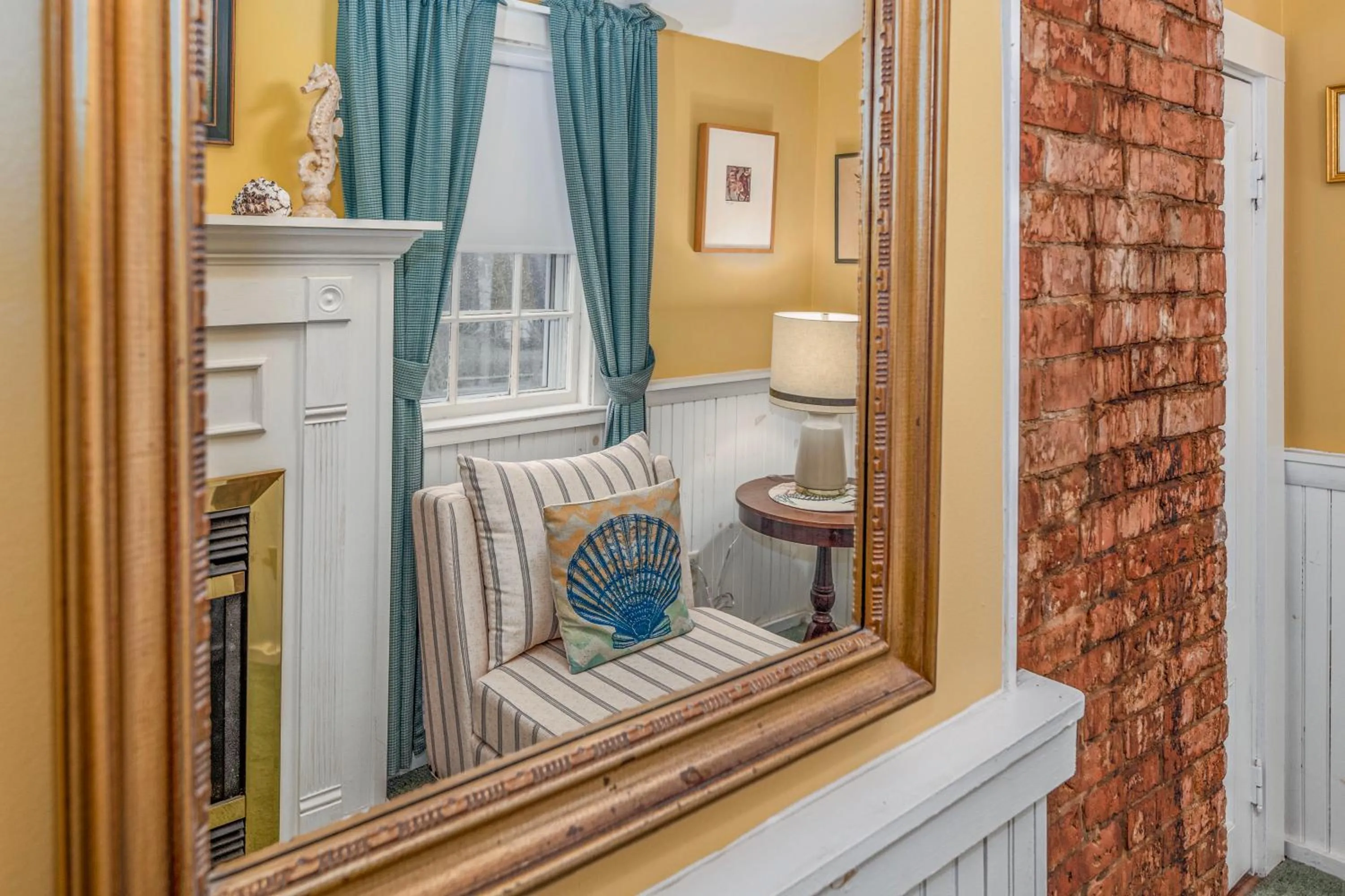 Bed in Holiday Guest House Bed & Breakfast