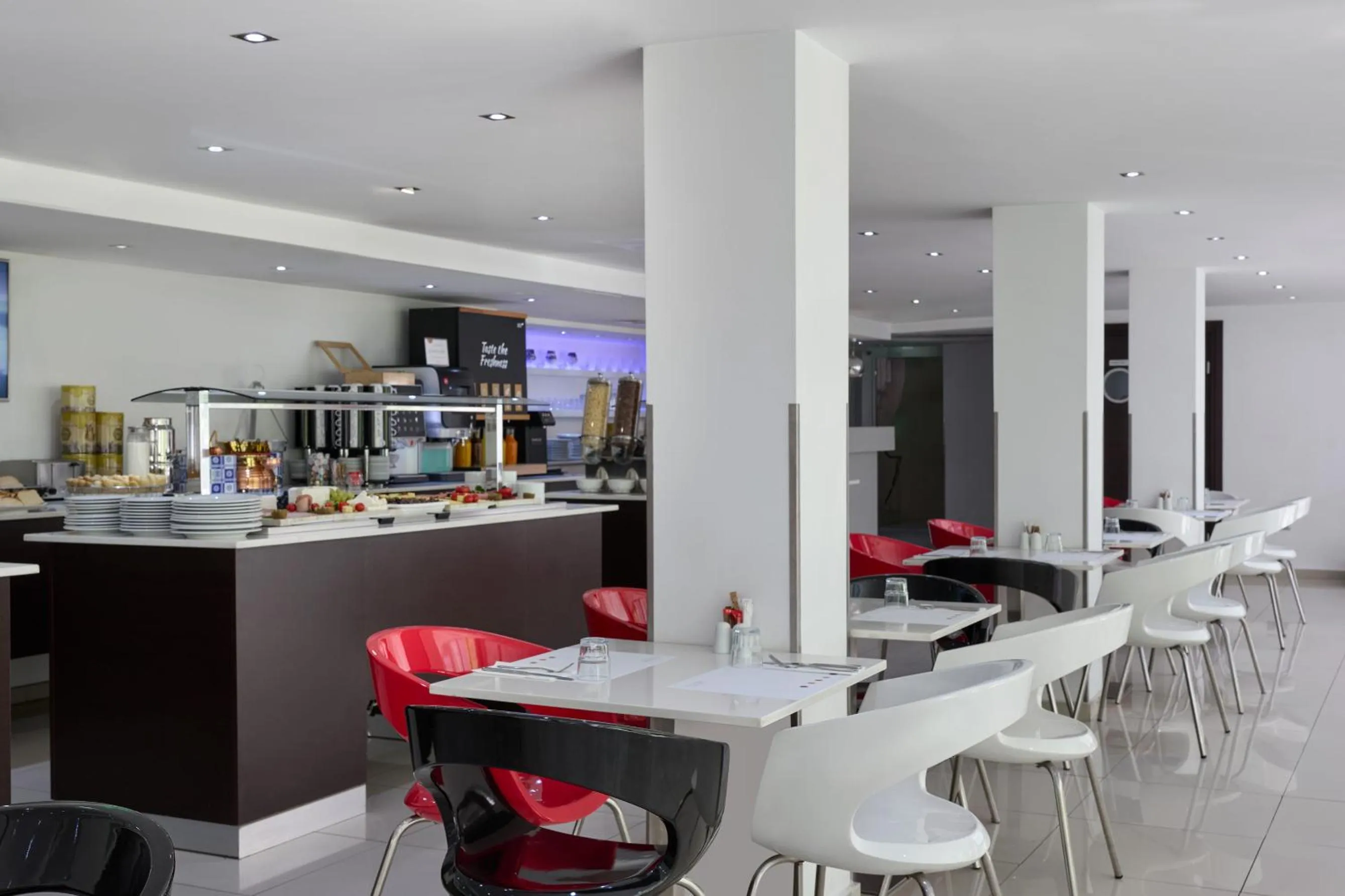 Restaurant/places to eat in Breeze Boutique Athens by Prima Hotels