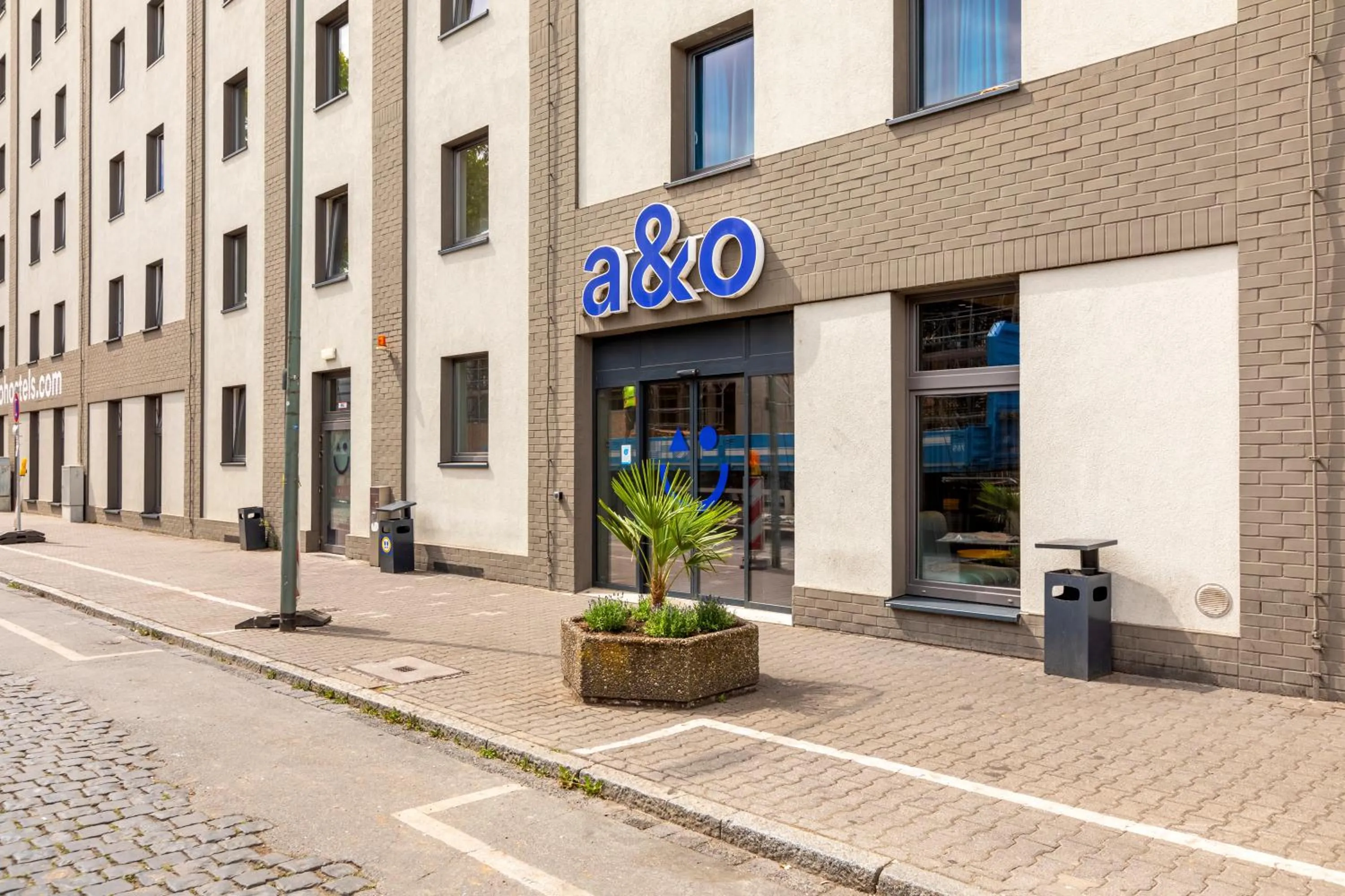 Facade/entrance in a&o Frankfurt Ostend