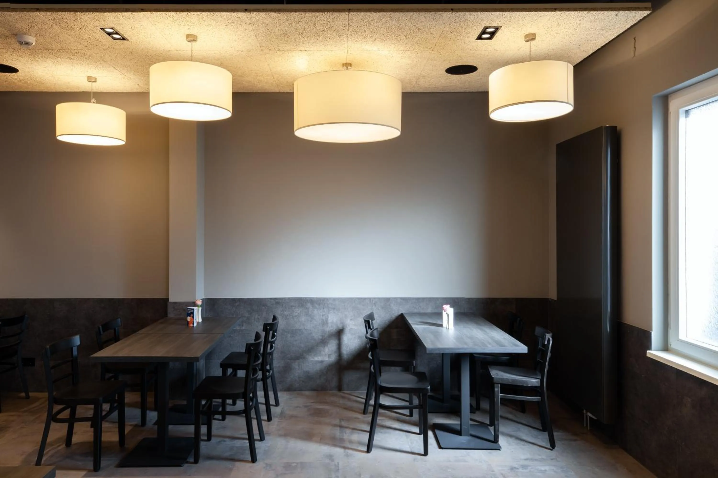 Restaurant/places to eat in a&o Frankfurt Ostend