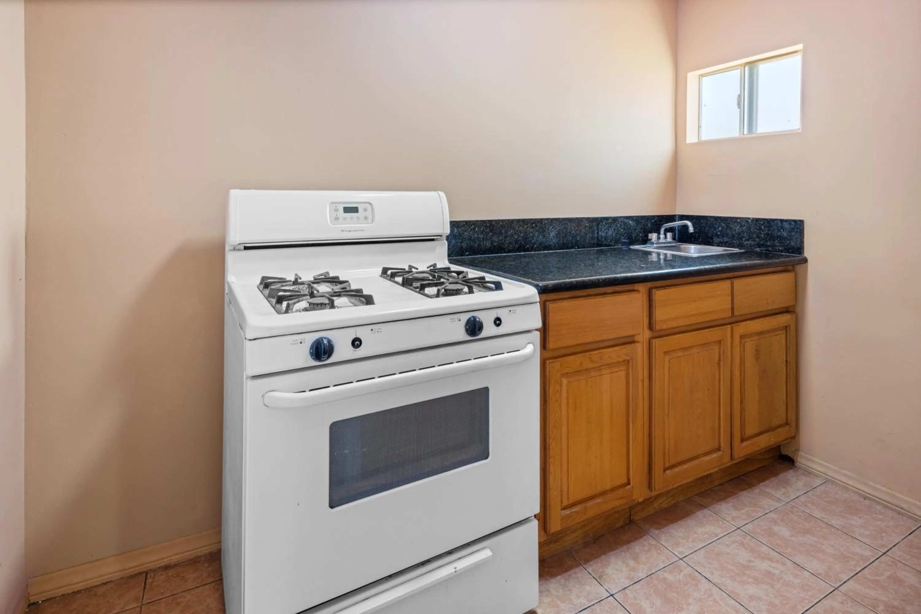 Sky Palm Motel - Orange