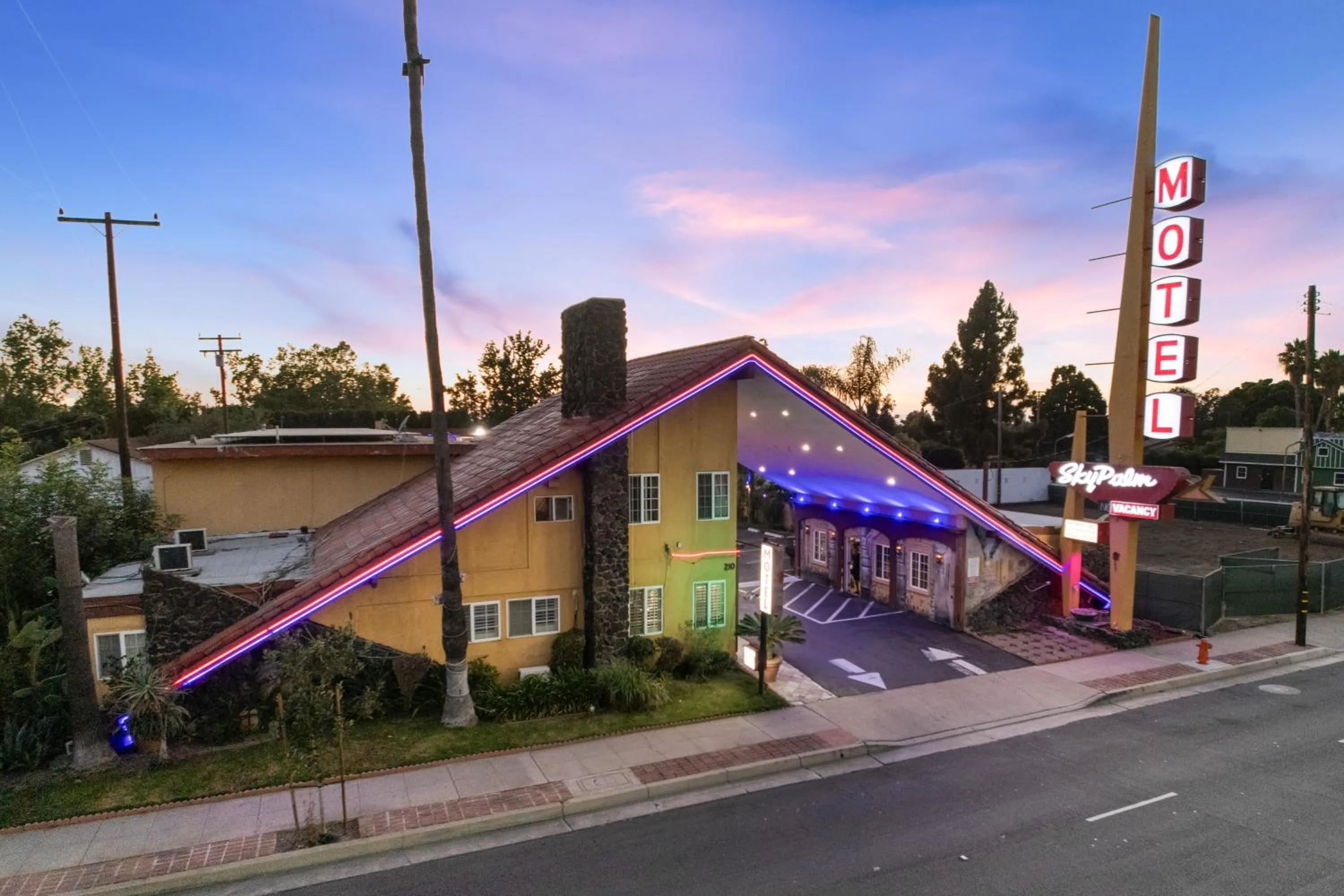 Sky Palm Motel - Orange