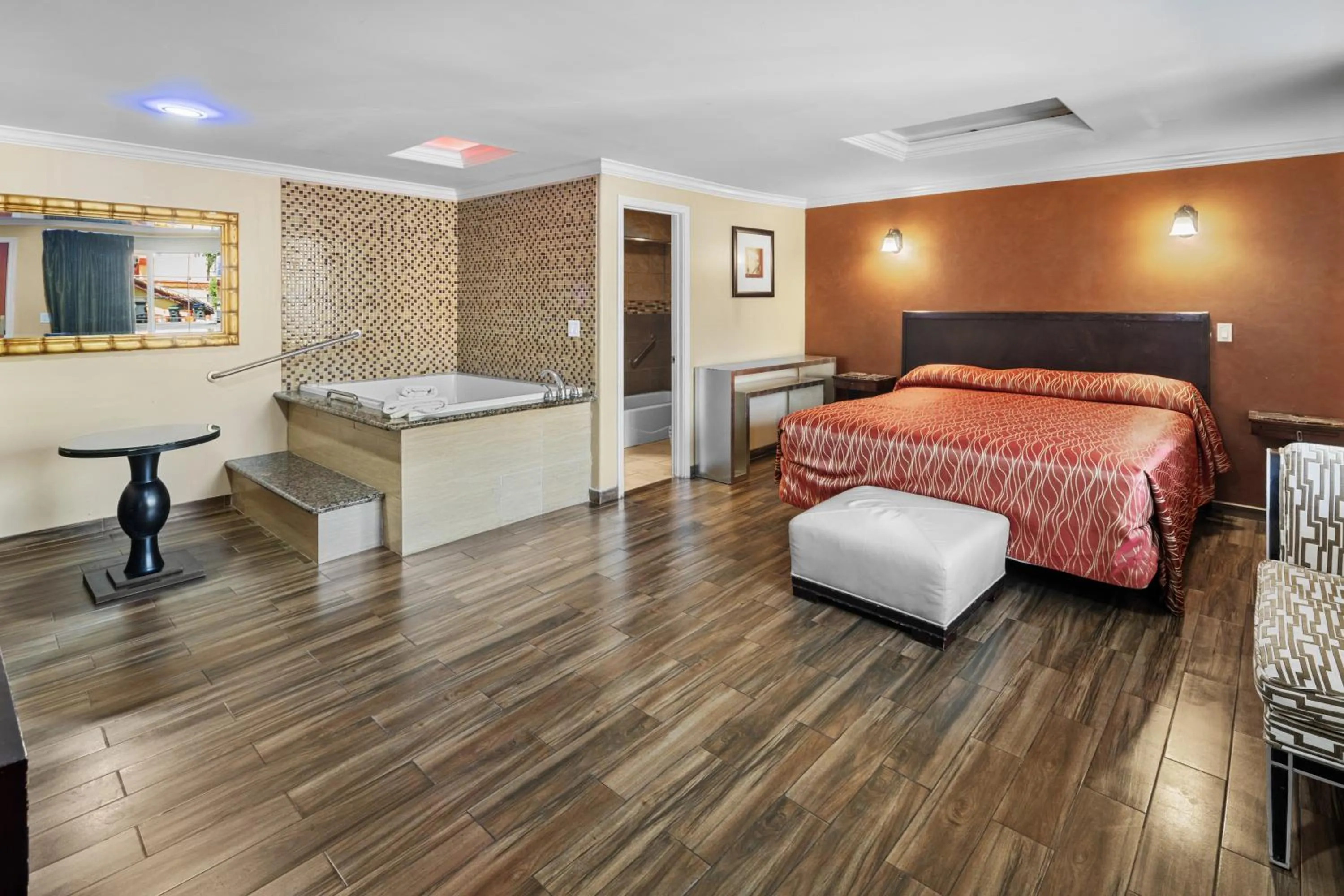 Bed in Sky Palm Motel - Orange