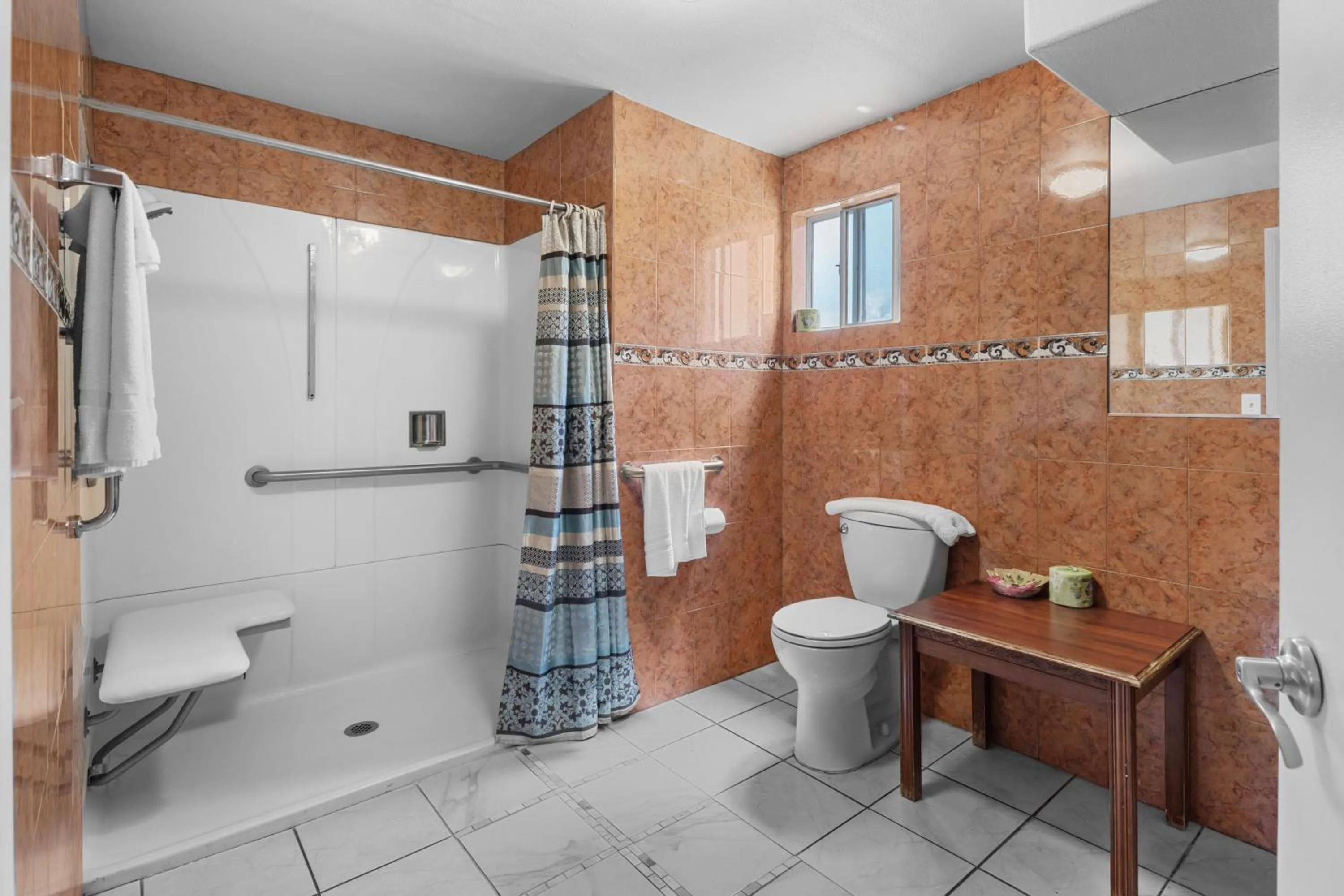 Sky Palm Motel - Orange