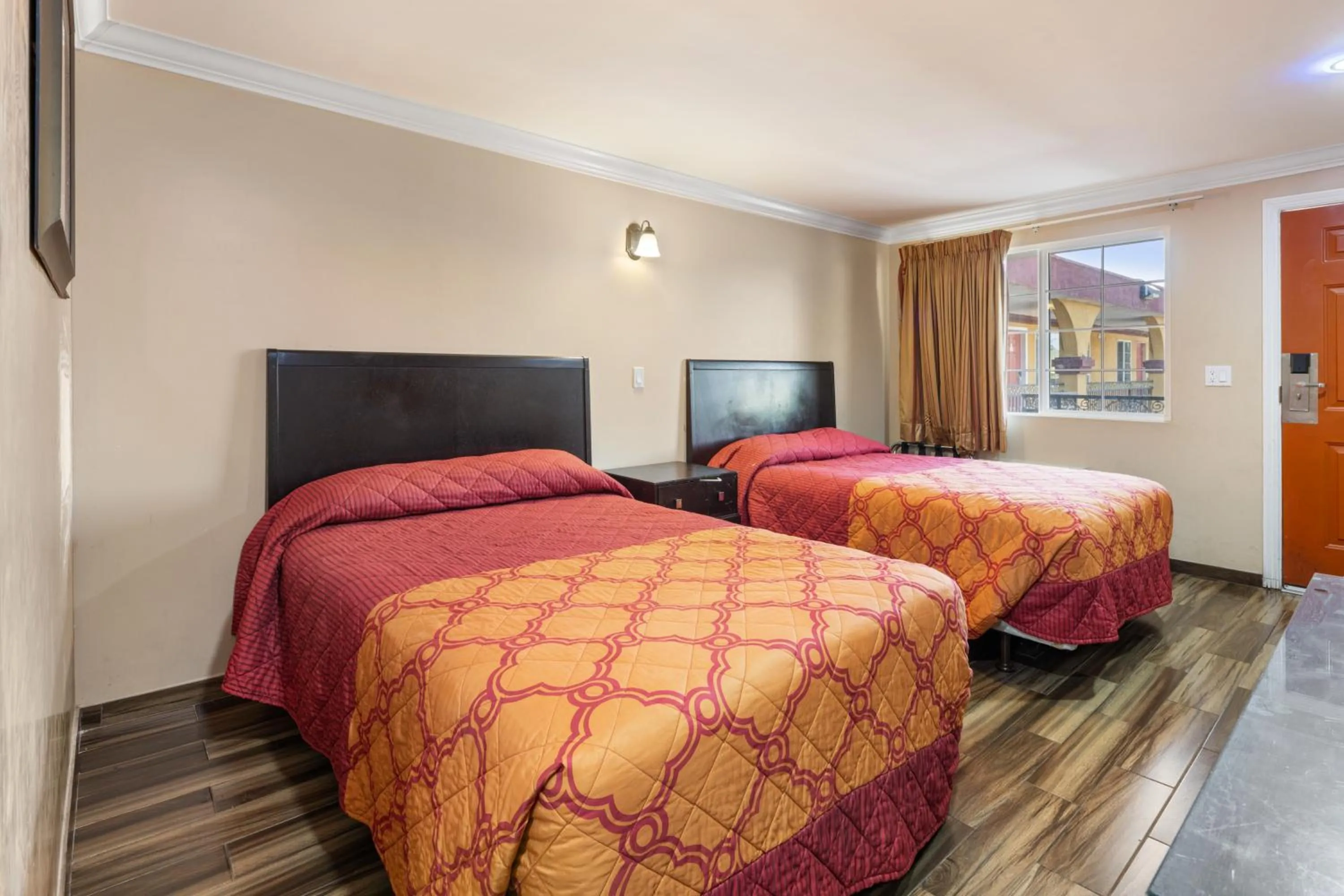 Bed in Sky Palm Motel - Orange