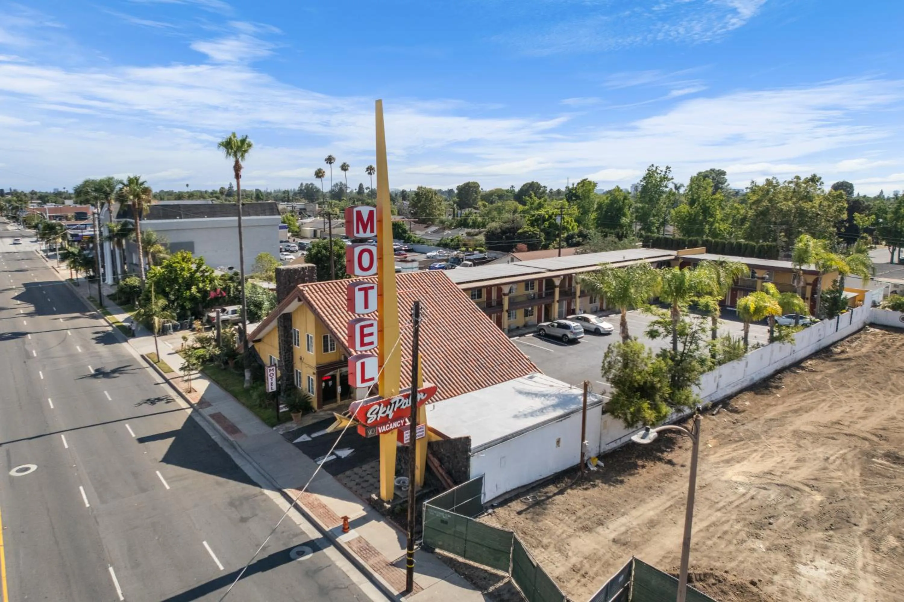 Sky Palm Motel - Orange