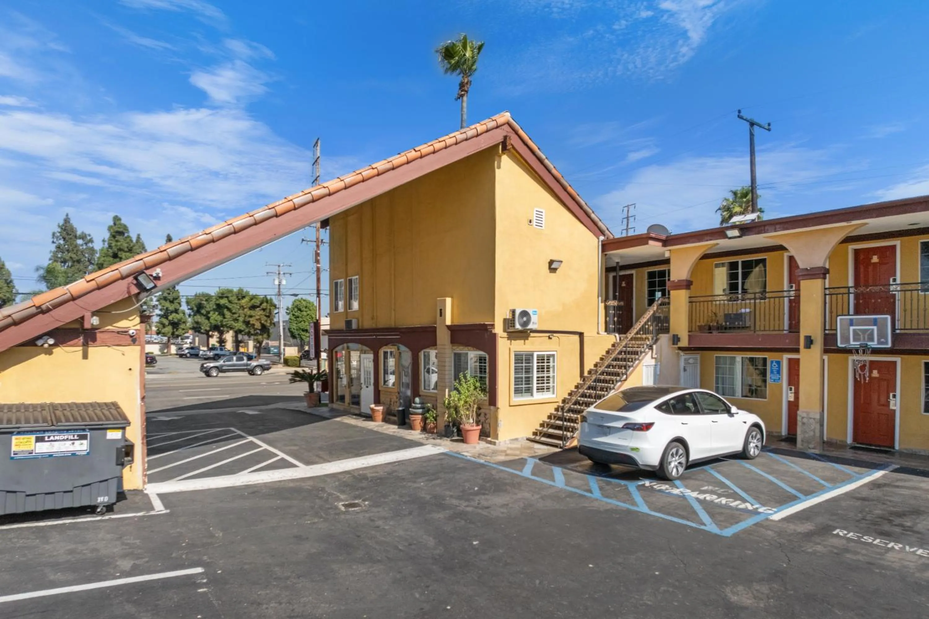 Sky Palm Motel - Orange