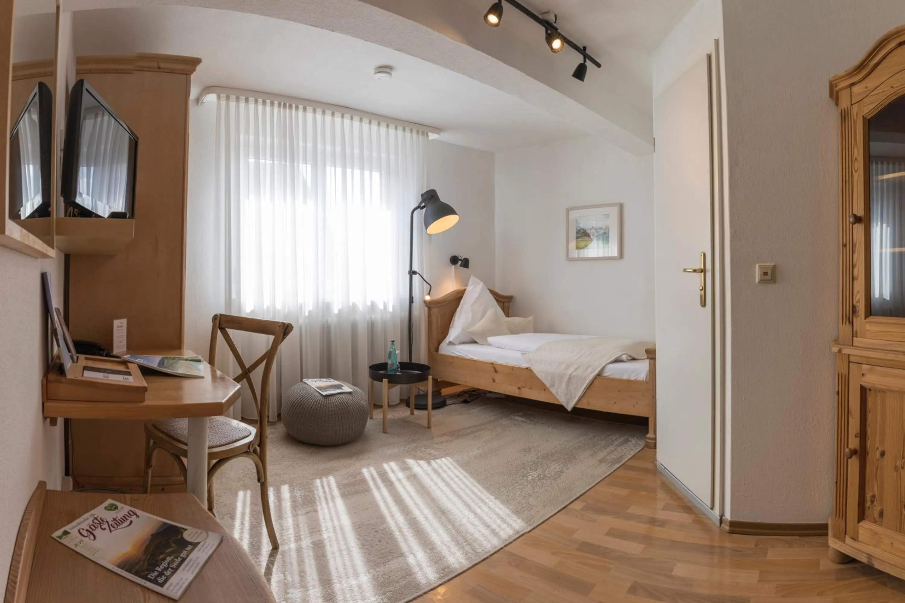 Photo of the whole room, Bed in Widmann's Löwen