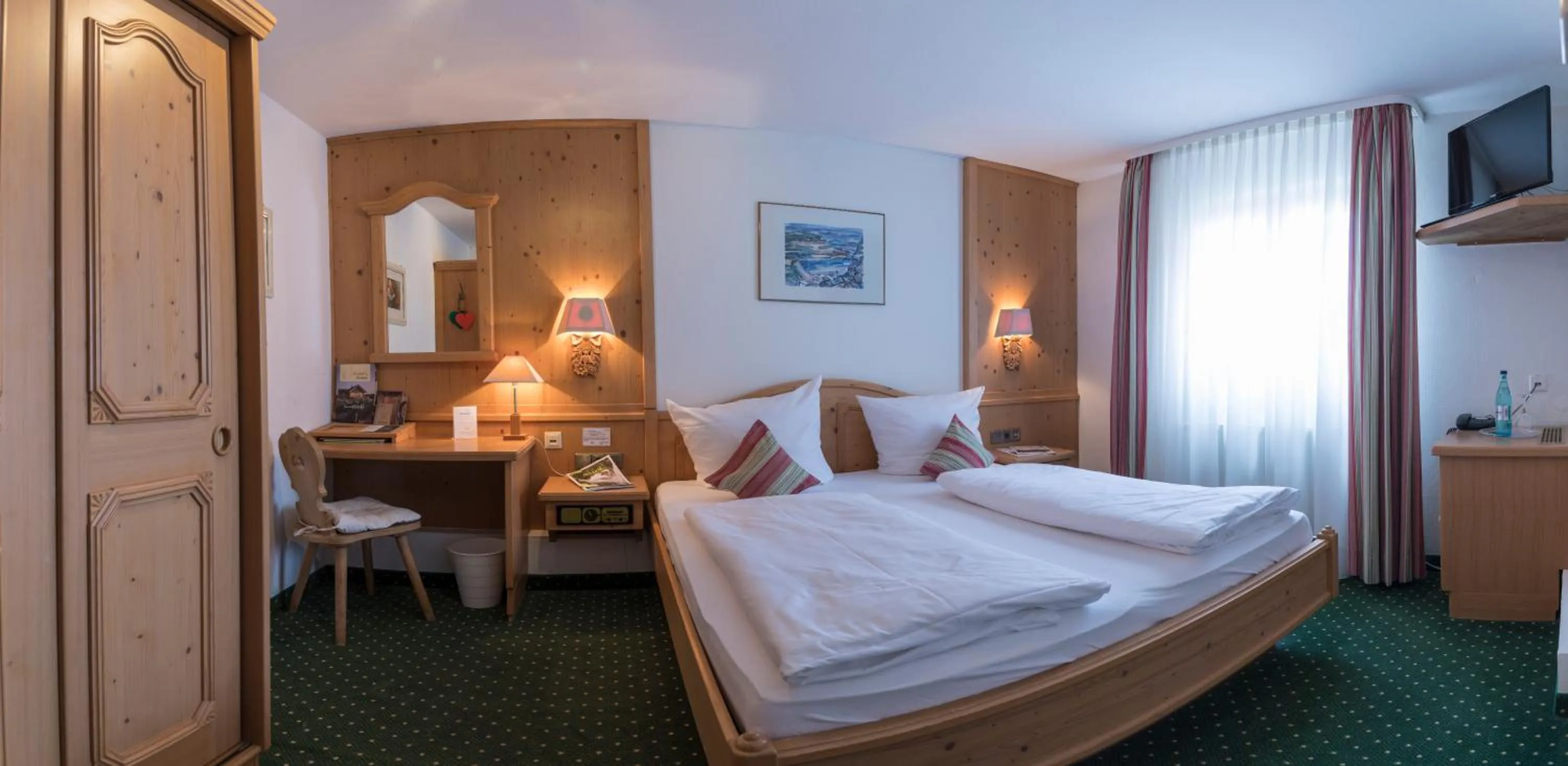 Photo of the whole room, Bed in Widmann's Löwen