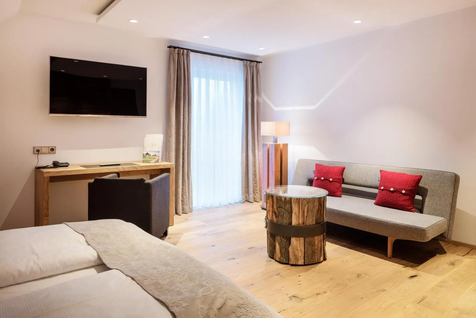 Photo of the whole room, Bed in Widmann's Löwen