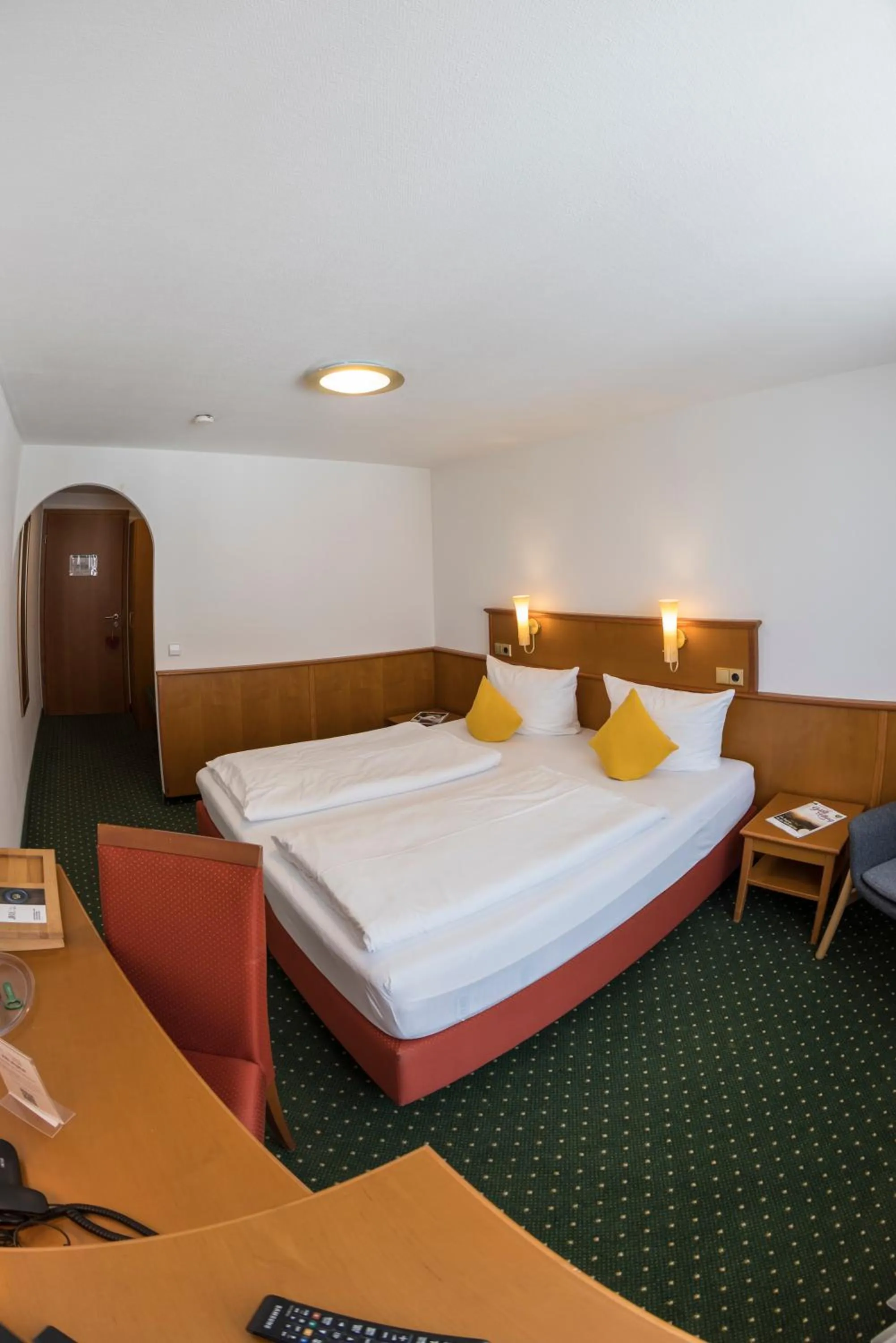 Photo of the whole room, Bed in Widmann's Löwen