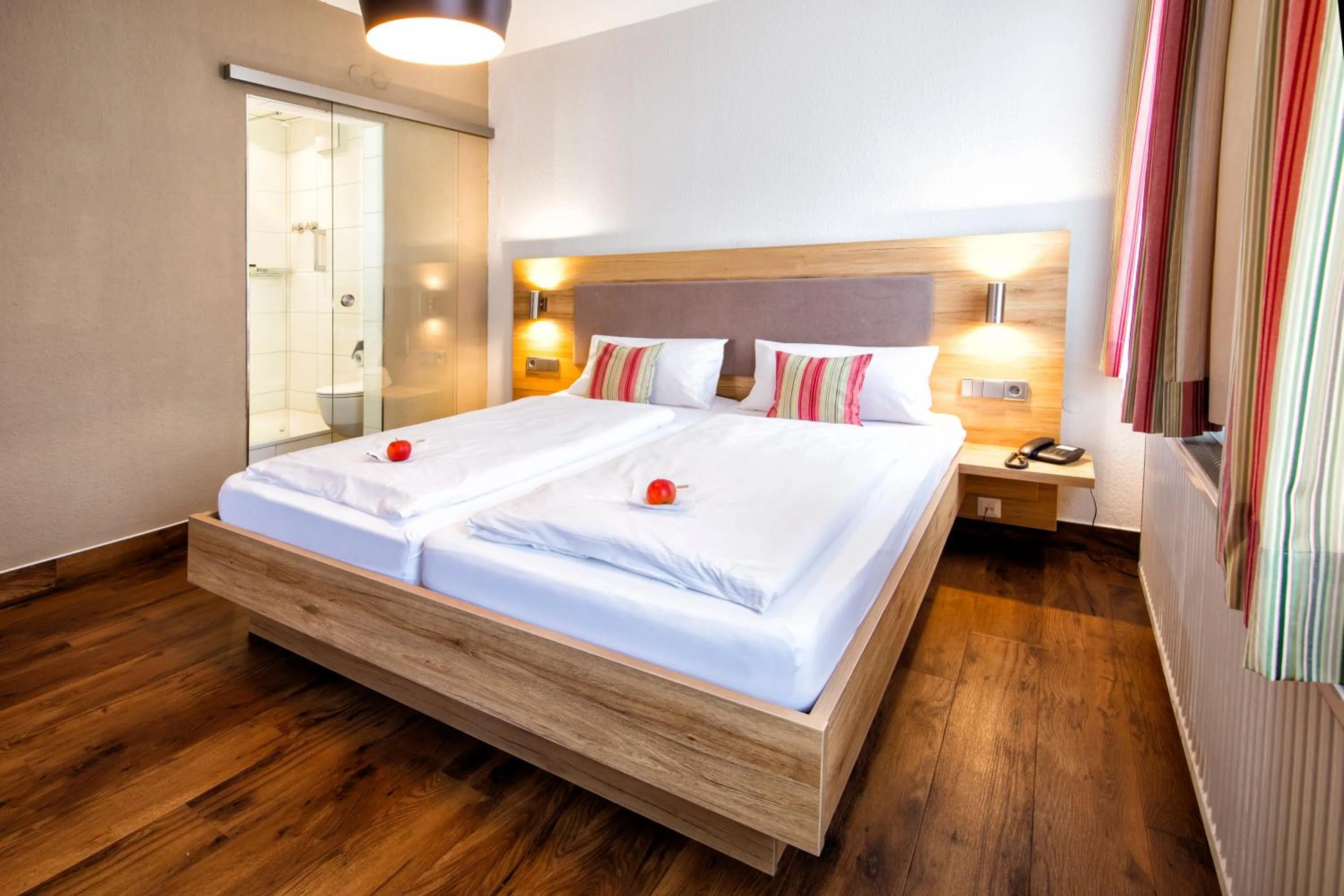 Photo of the whole room, Bed in Widmann's Löwen