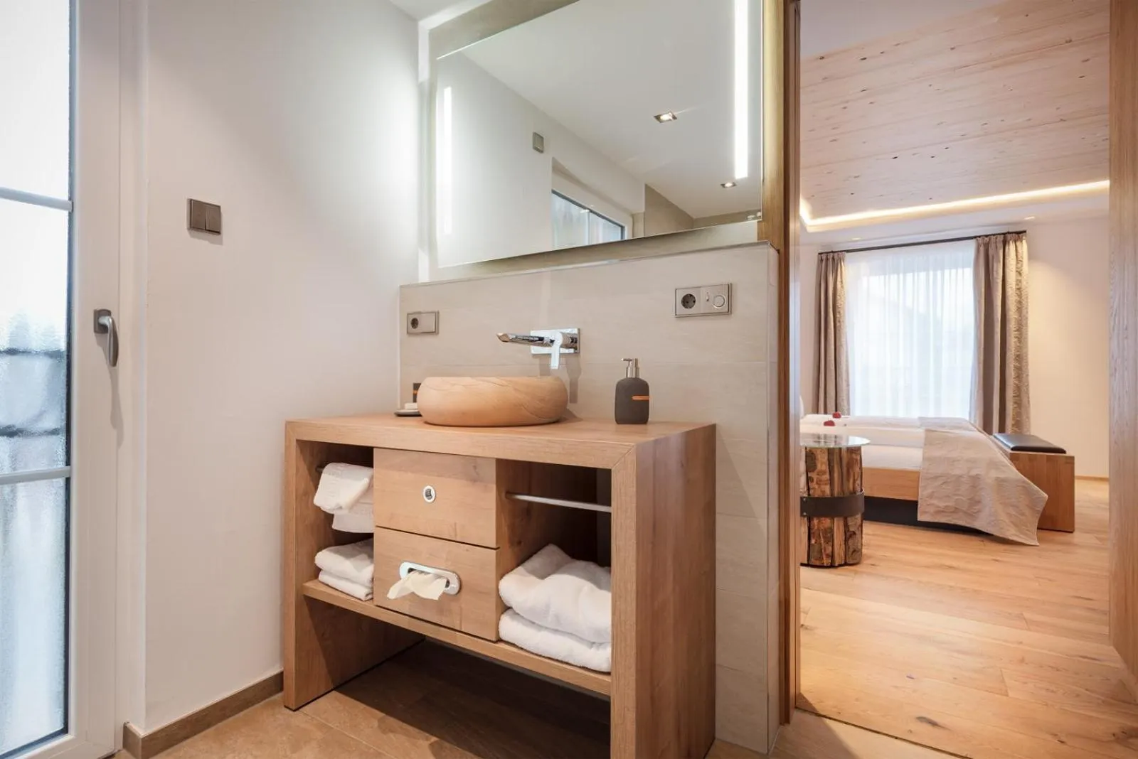 Decorative detail, Bed in Widmann's Löwen