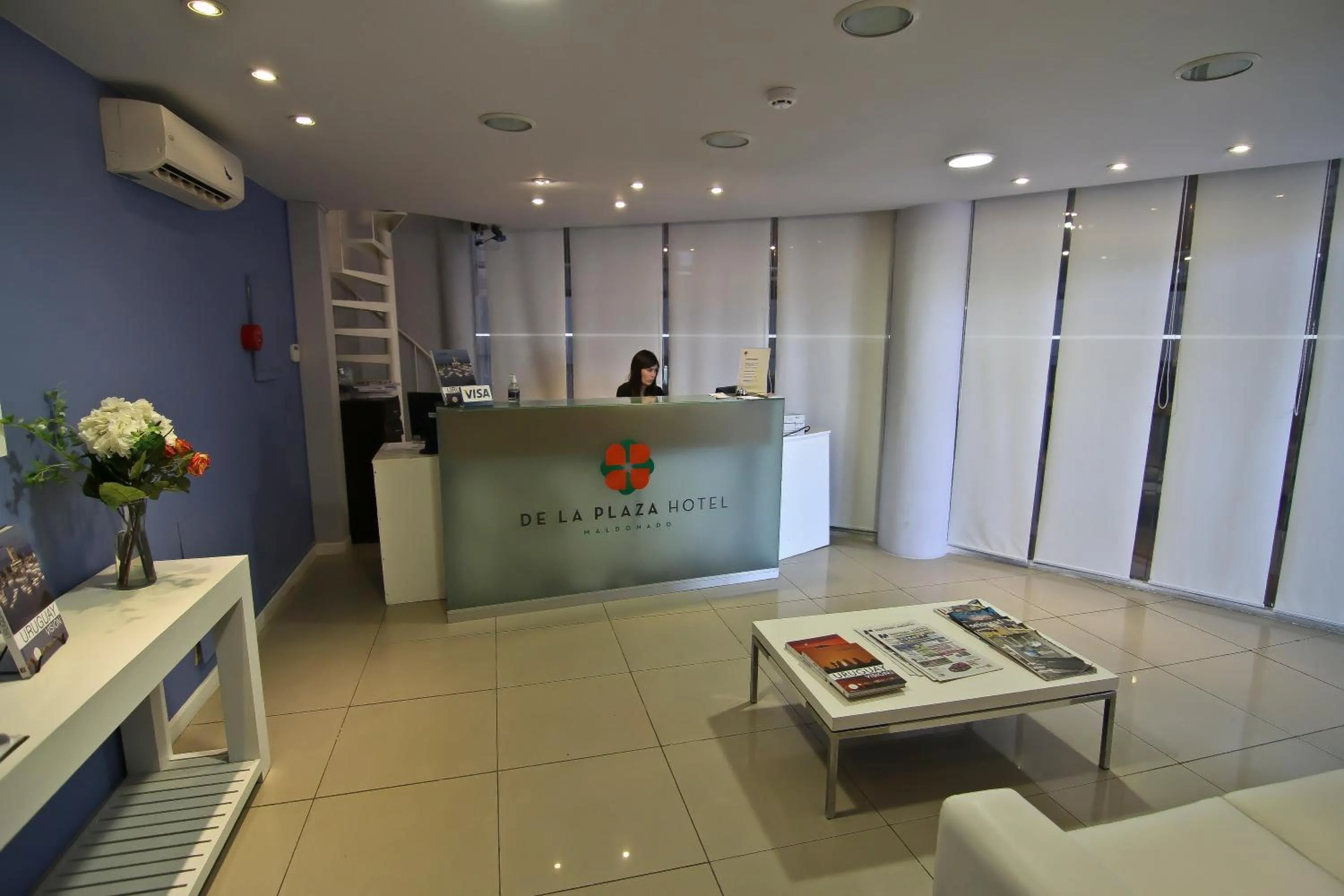 Lobby or reception in De la Plaza Hotel