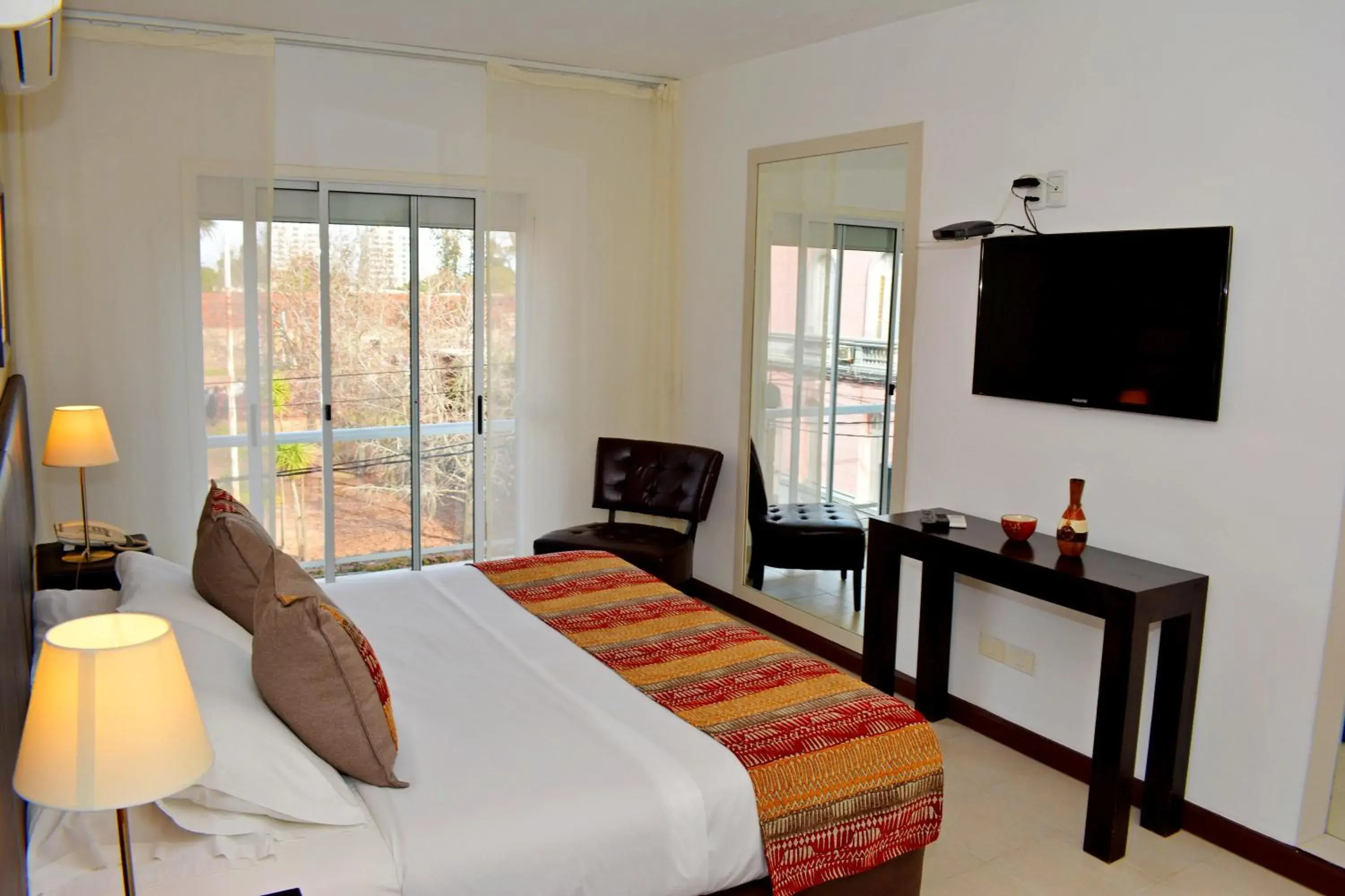 Superior Double Room in De la Plaza Hotel Superior Double Room in De la Plaza Hotel