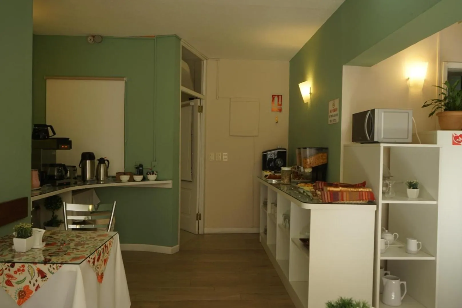 Buffet breakfast in De la Plaza Hotel