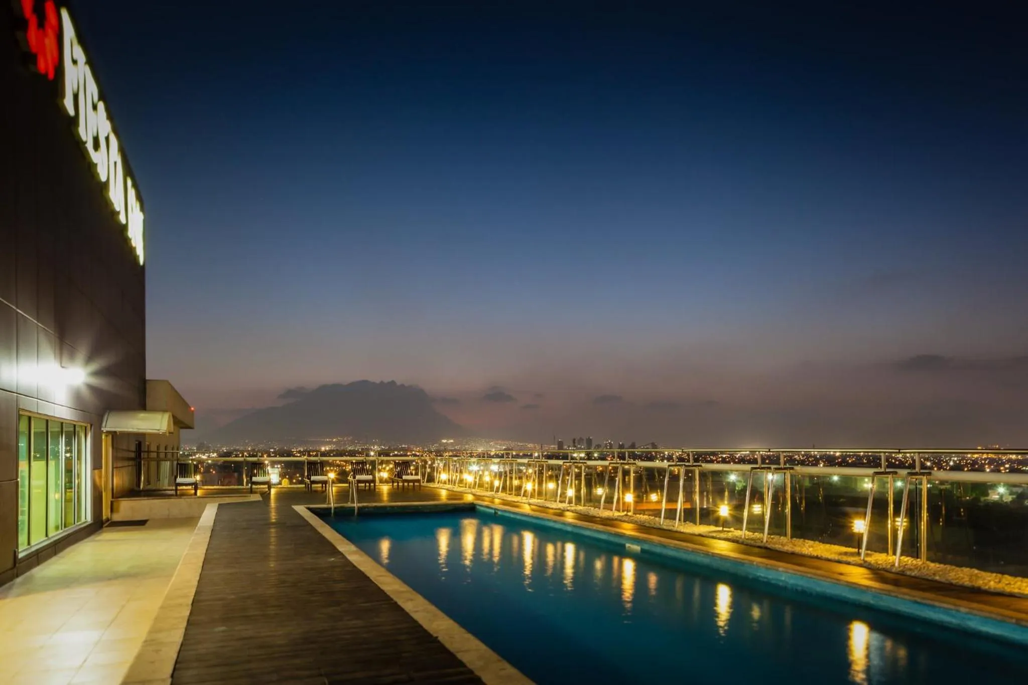 Swimming pool in Fiesta Inn Monterrey Fundidora