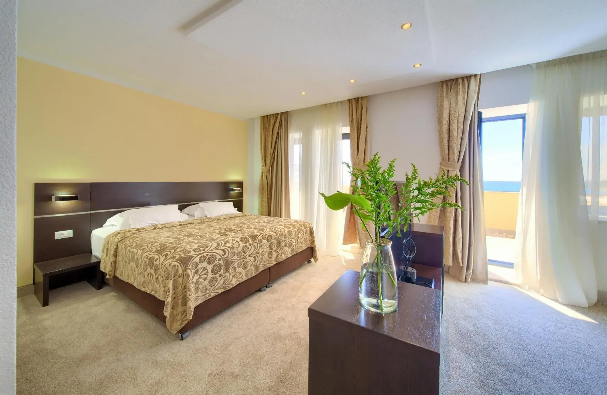 Deluxe Suite with Sea View - single occupancy in Hotel Marina Deluxe Suite with Sea View - single occupancy in Hotel Marina