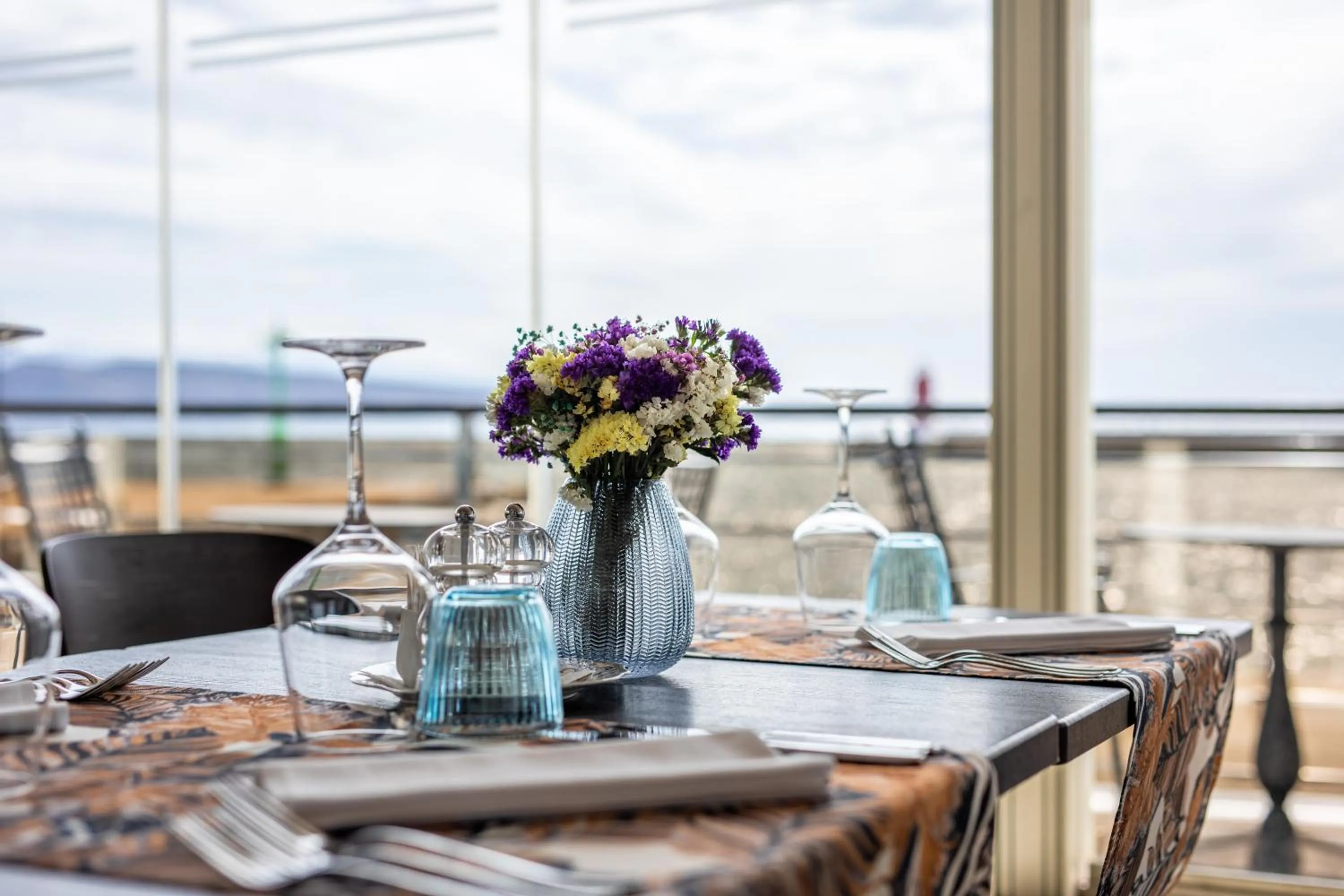 Restaurant/places to eat in Hotel Marina