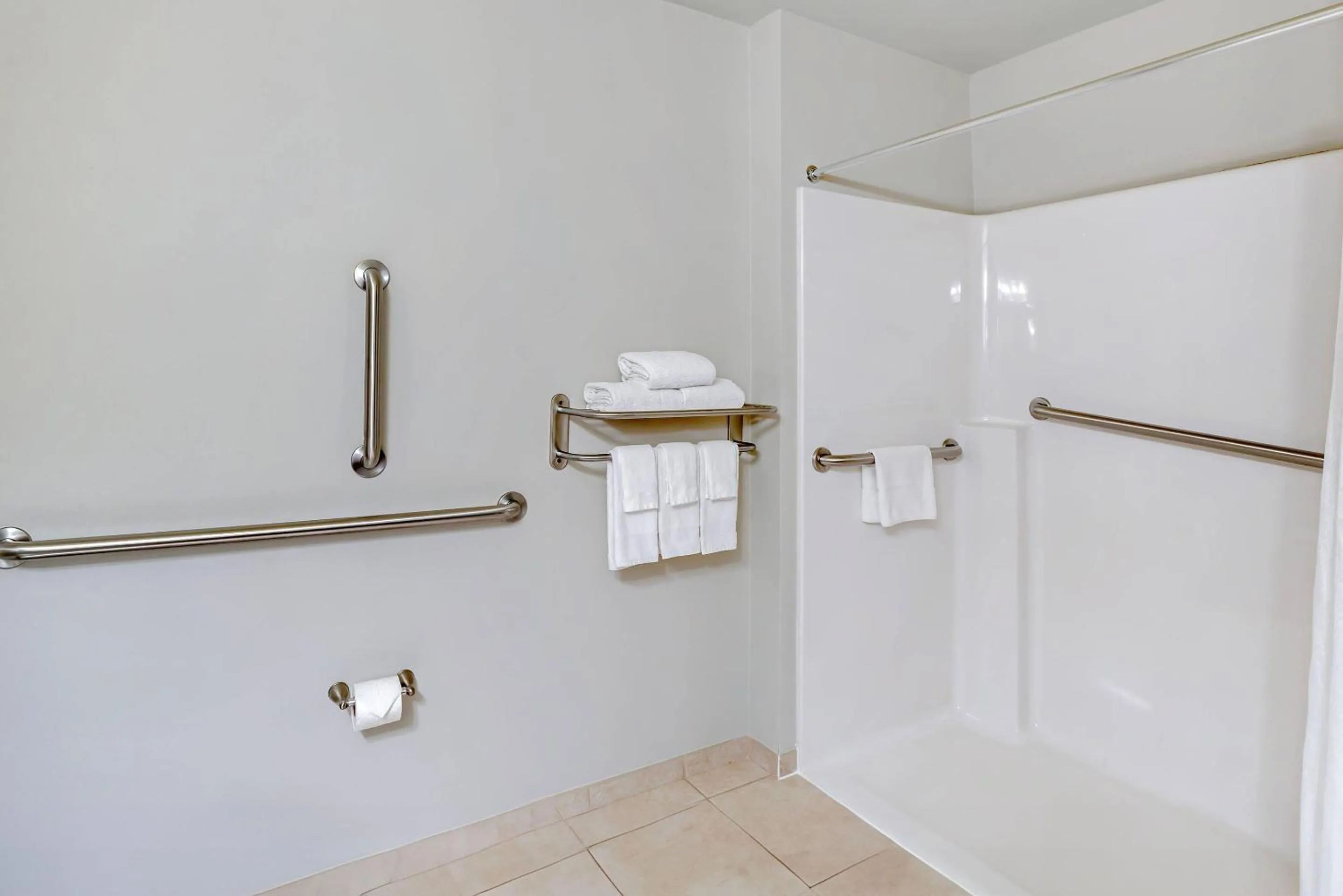 Bedroom in Country Inn & Suites by Radisson, Ashland - Hanover, VA